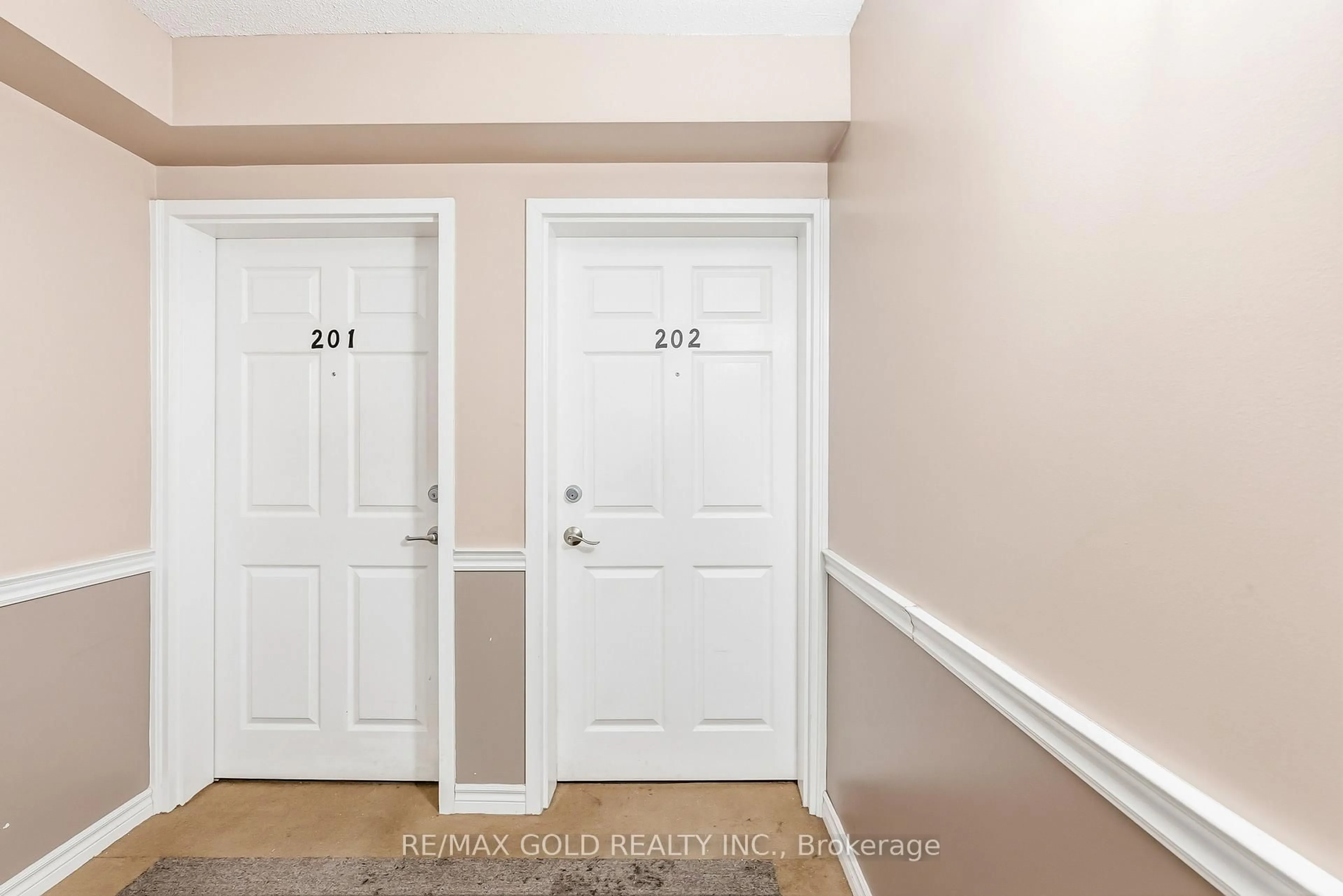 Indoor entryway for 1340 Main St #202, Milton Ontario L9T 7S6