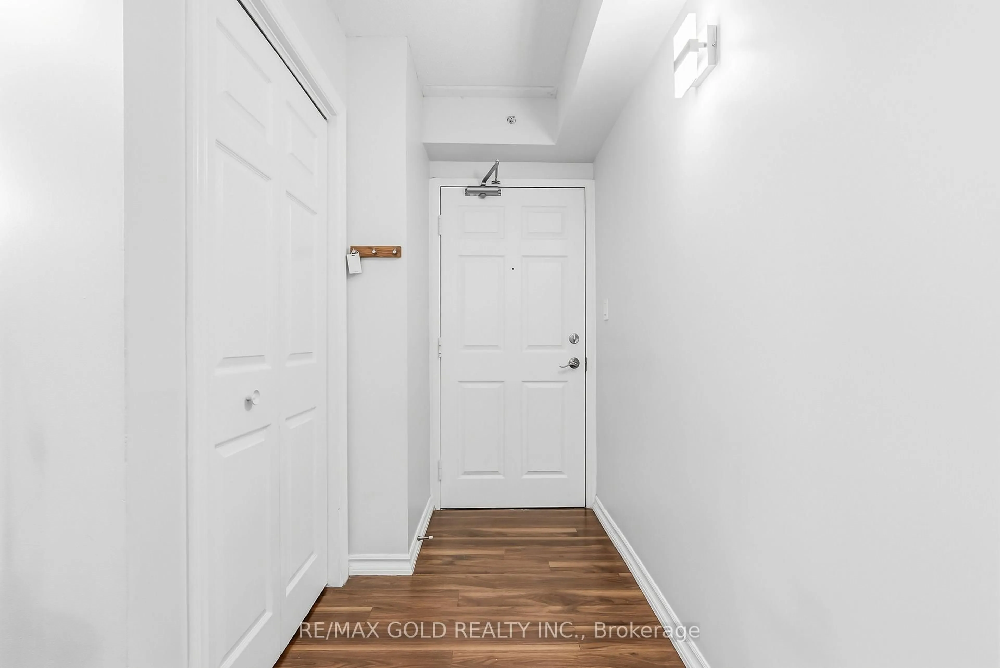 Indoor entryway for 1340 Main St #202, Milton Ontario L9T 7S6