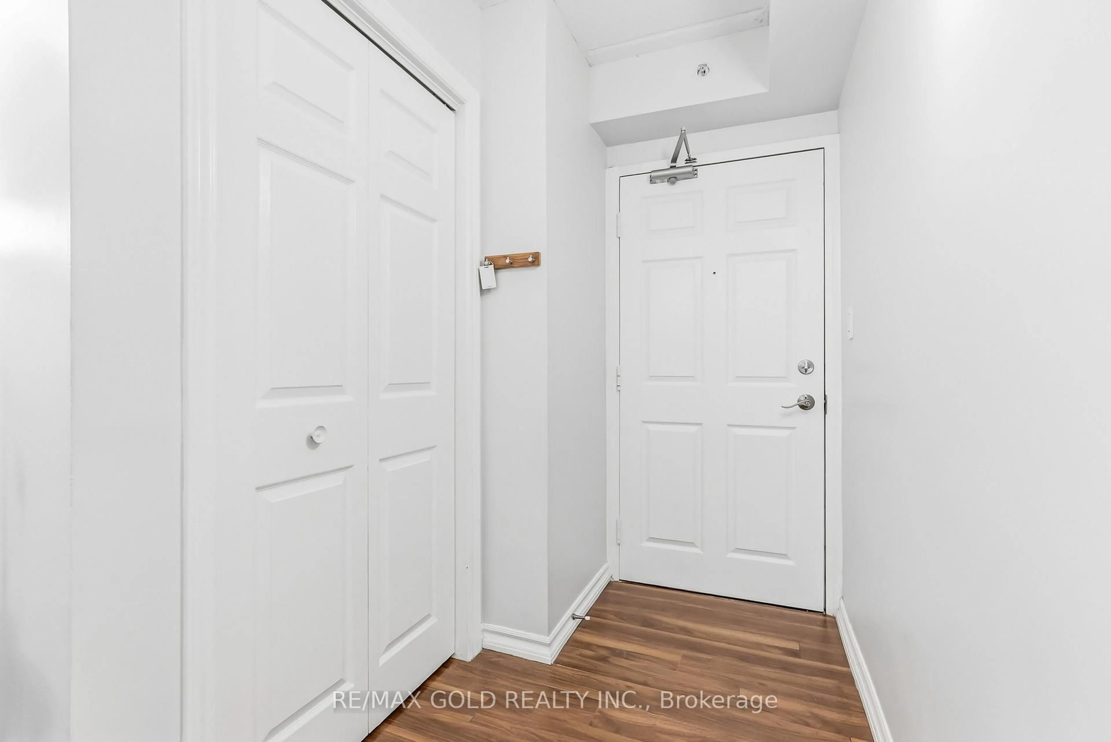 Indoor entryway for 1340 Main St #202, Milton Ontario L9T 7S6