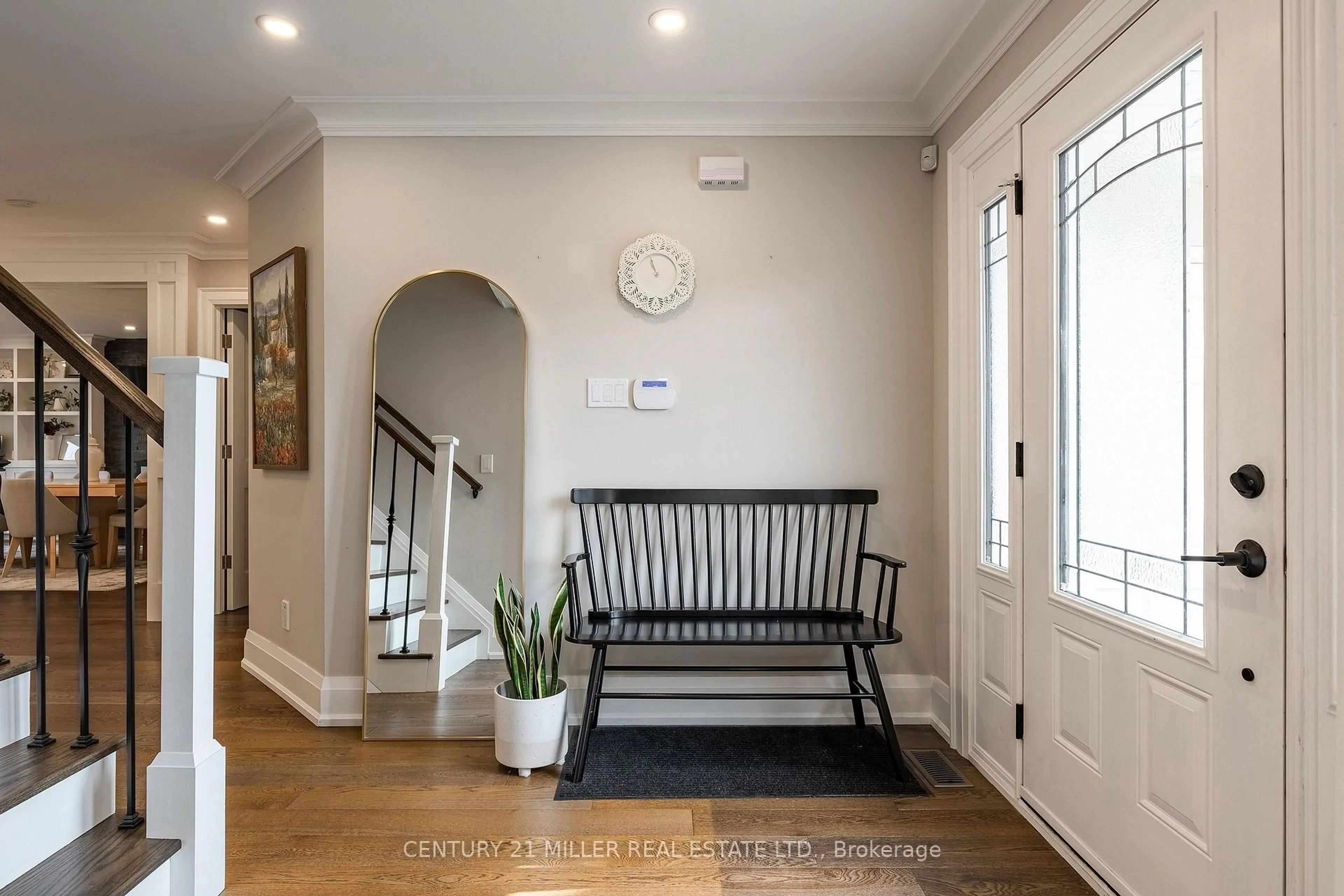 Indoor entryway for 327 Macdonald Rd, Oakville Ontario L6J 2A8