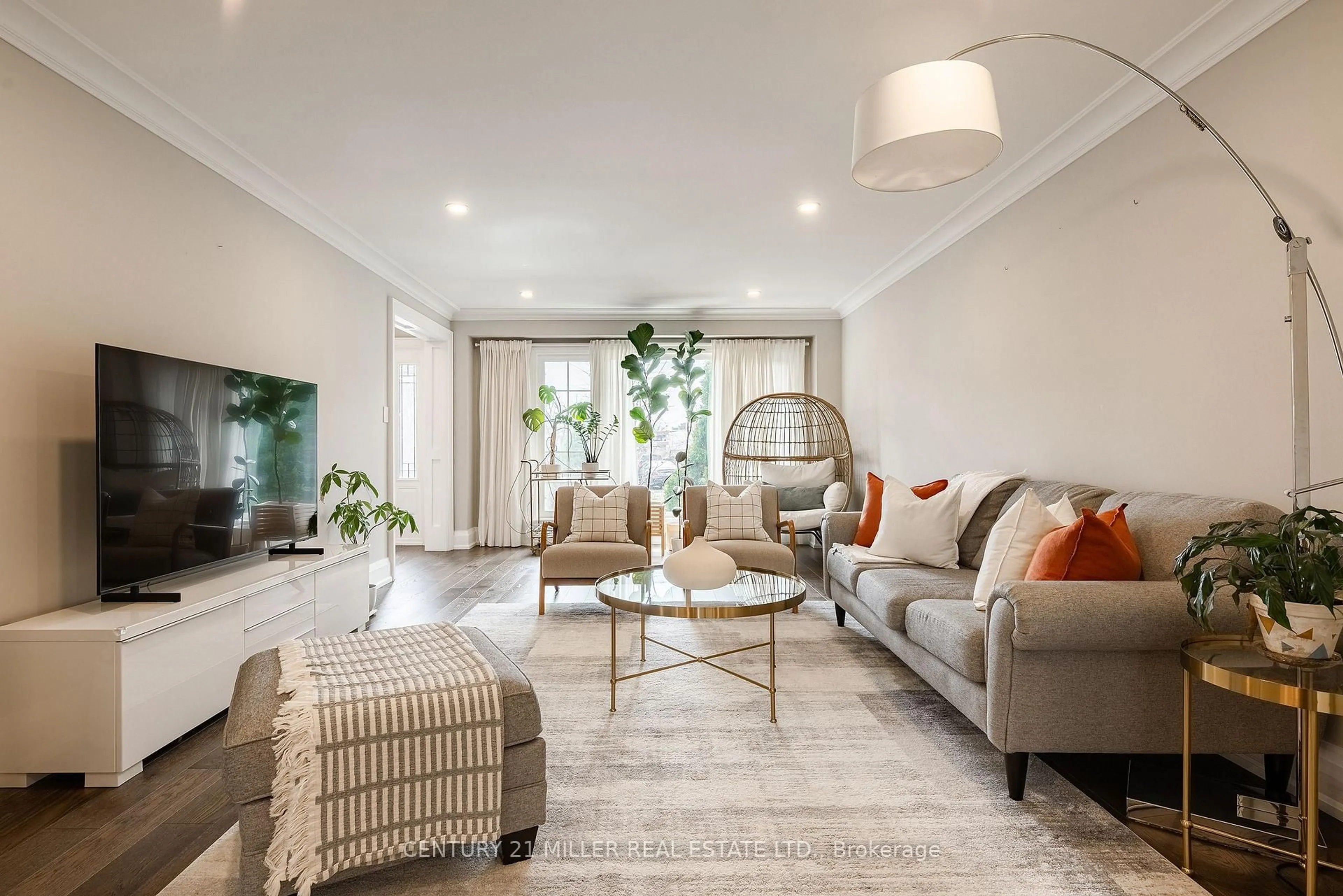 Living room with furniture, unknown for 327 Macdonald Rd, Oakville Ontario L6J 2A8