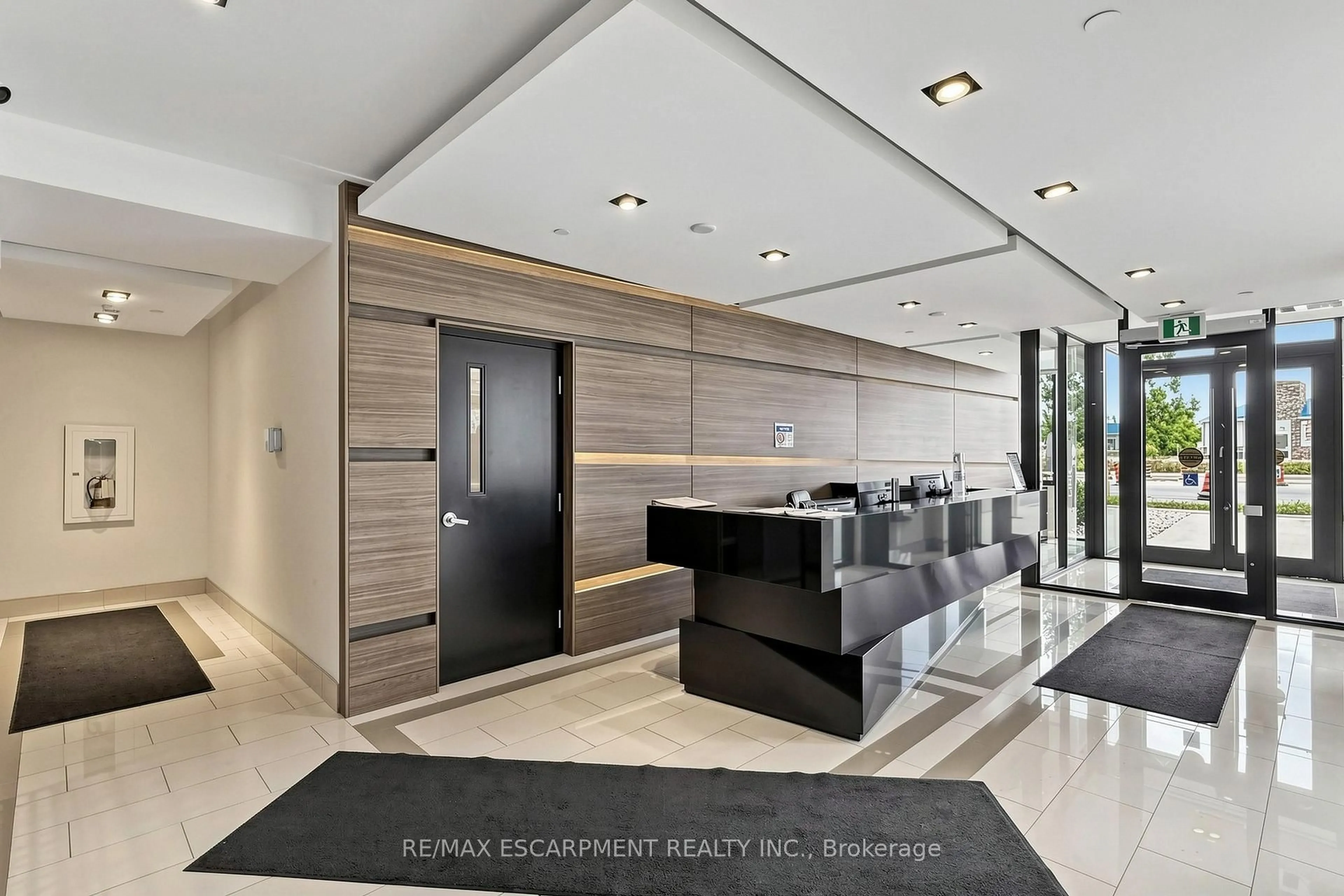 Unknown for 5220 DUNDAS St #D619, Burlington Ontario L7L 0J4