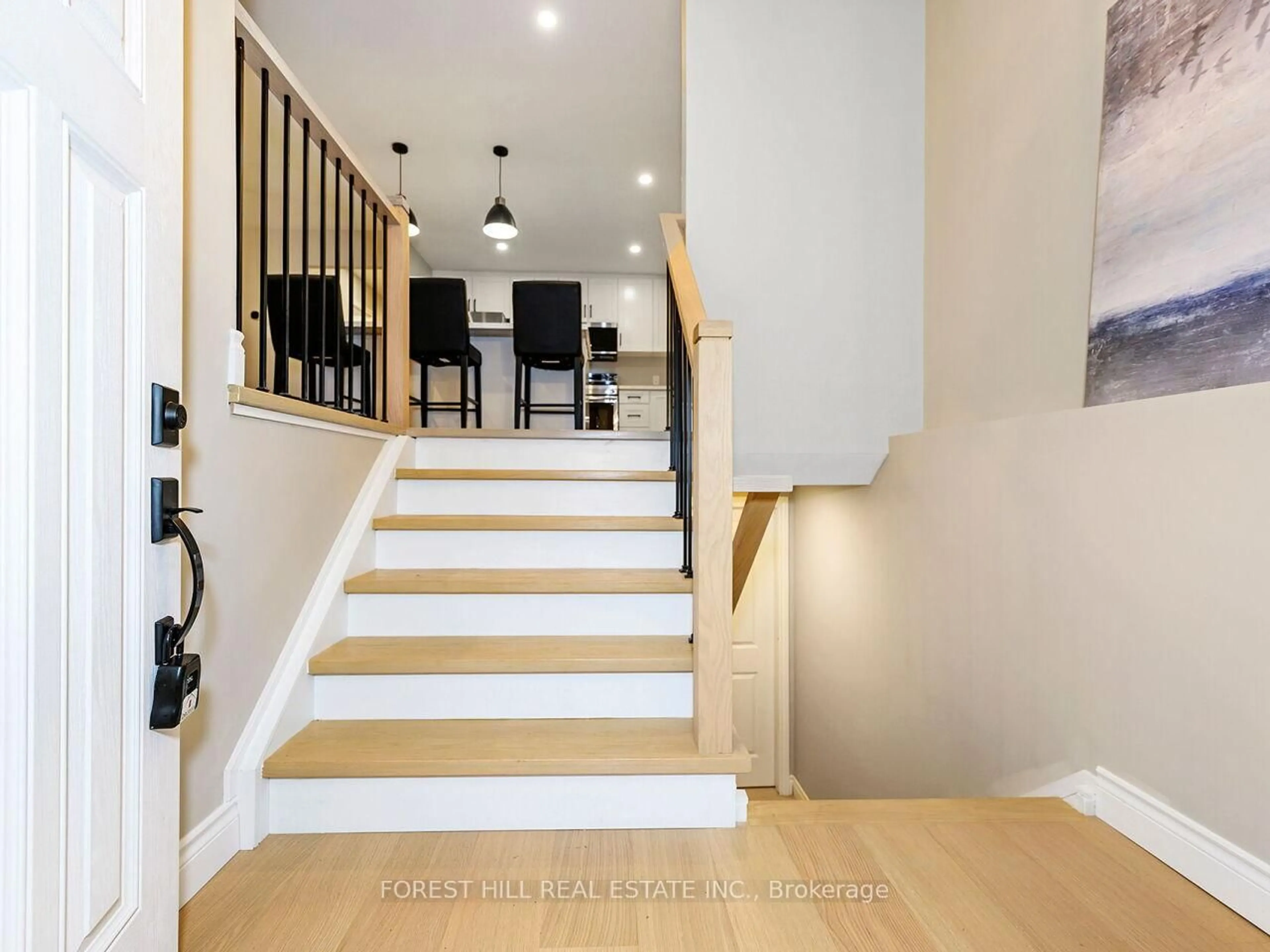 Stairs for 6921 Avila Rd, Mississauga Ontario L5N 1R9