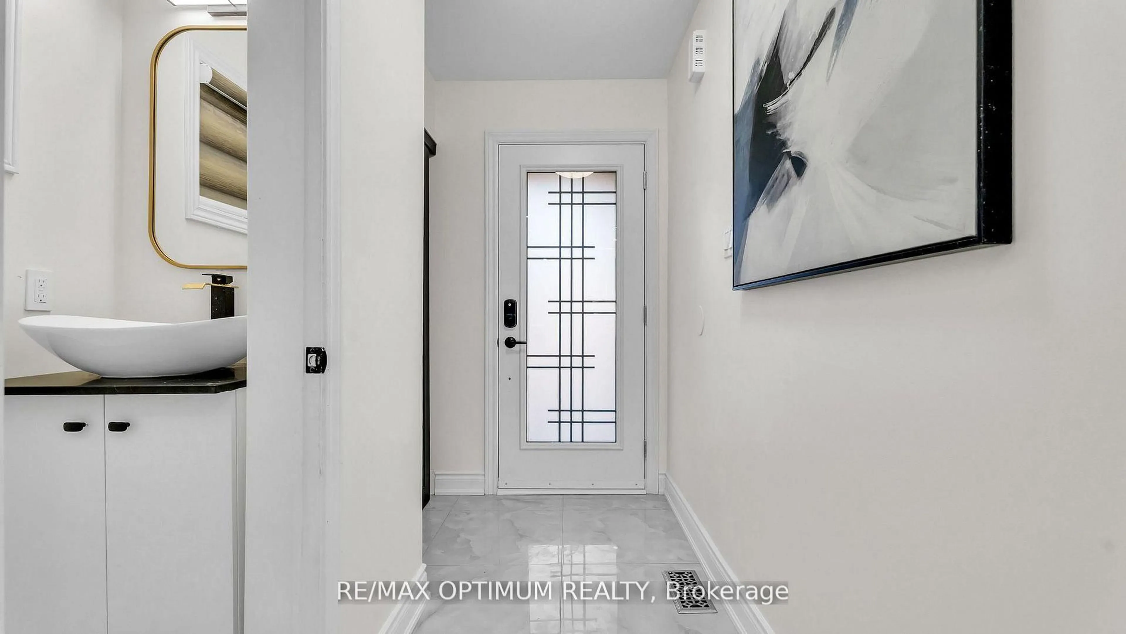 Indoor entryway for 9 Ridgefield Crt, Brampton Ontario L6P 1B5