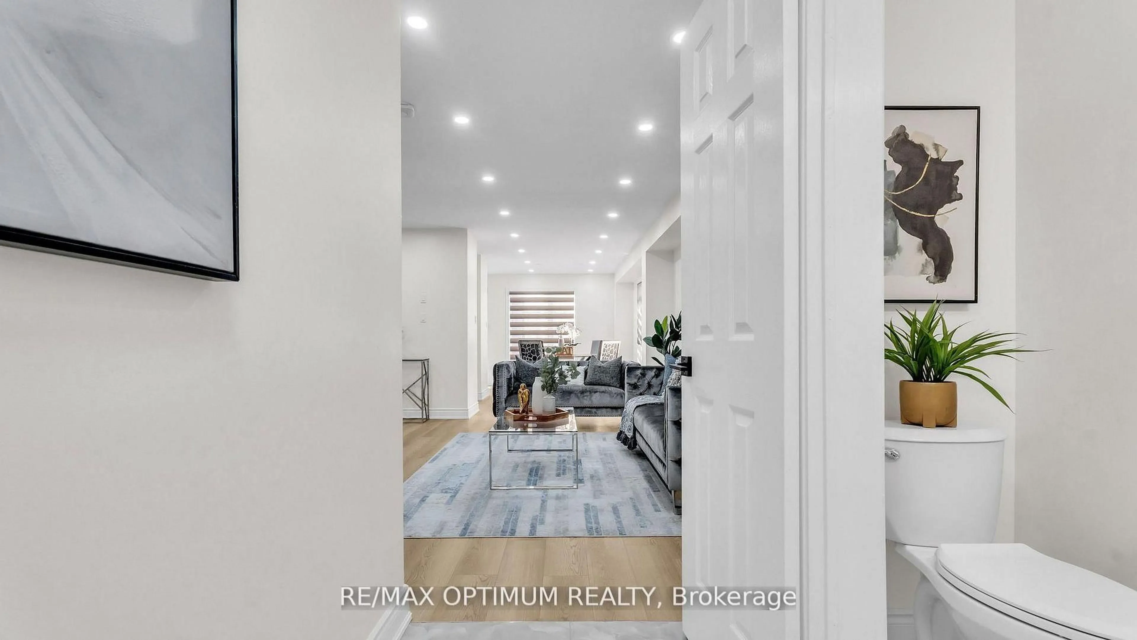 Indoor entryway for 9 Ridgefield Crt, Brampton Ontario L6P 1B5