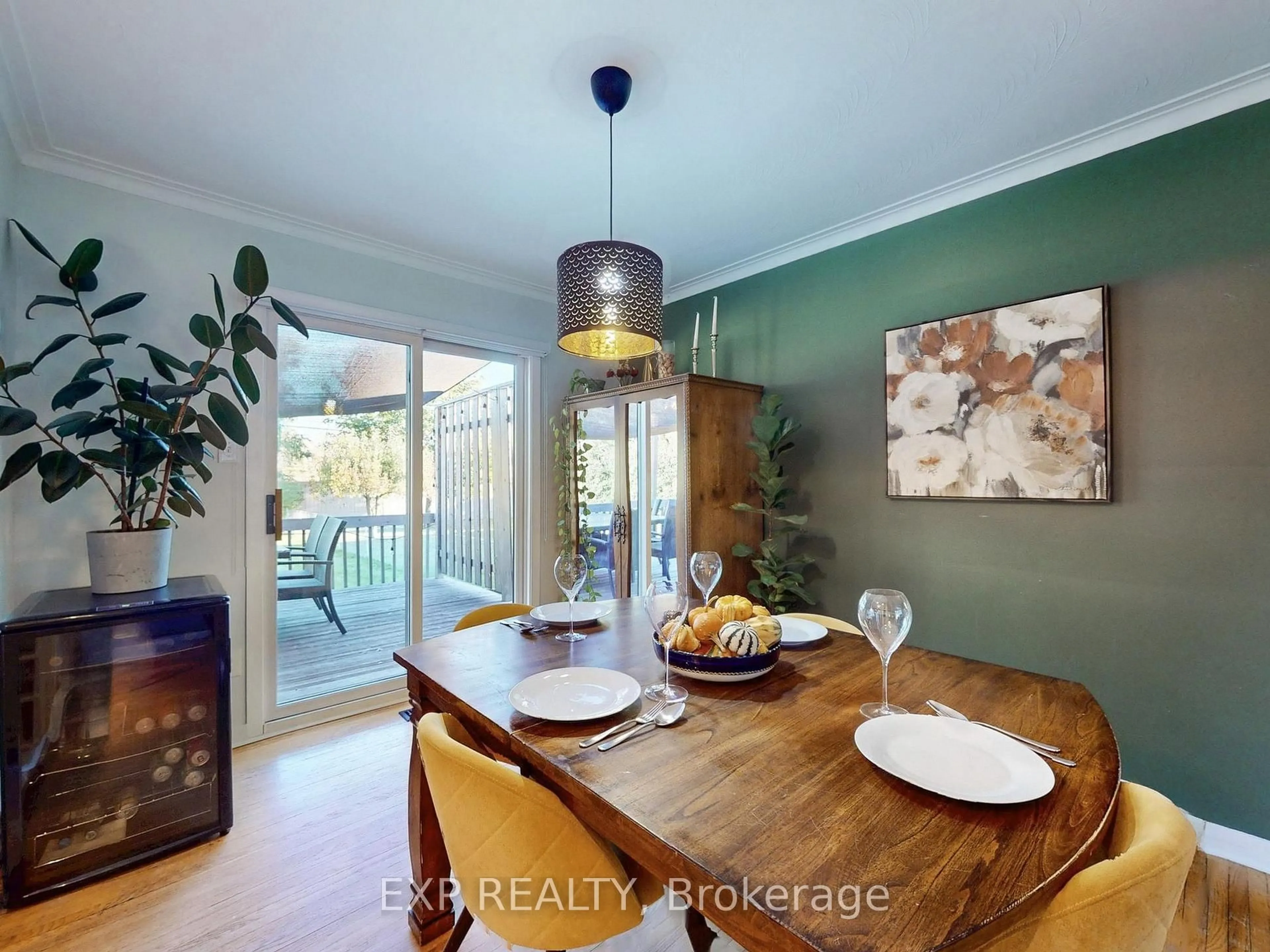 Dining room, wood/laminate floor for 22 Chestnut Ave, Brampton Ontario L6X 2A5