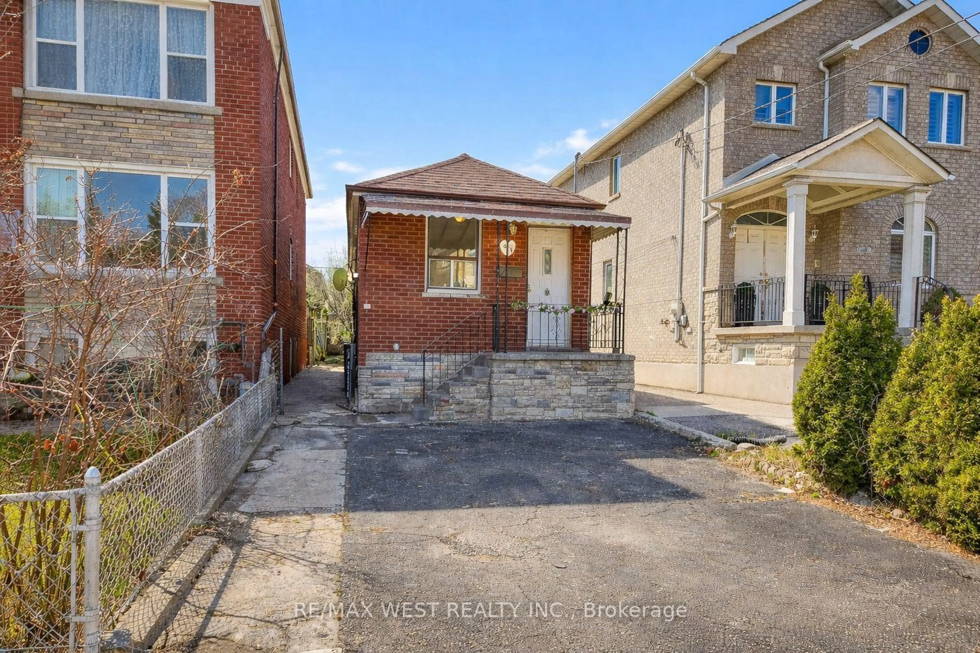 Home with brick exterior material, street for 538 McRoberts Ave, Toronto Ontario M6E 4R6