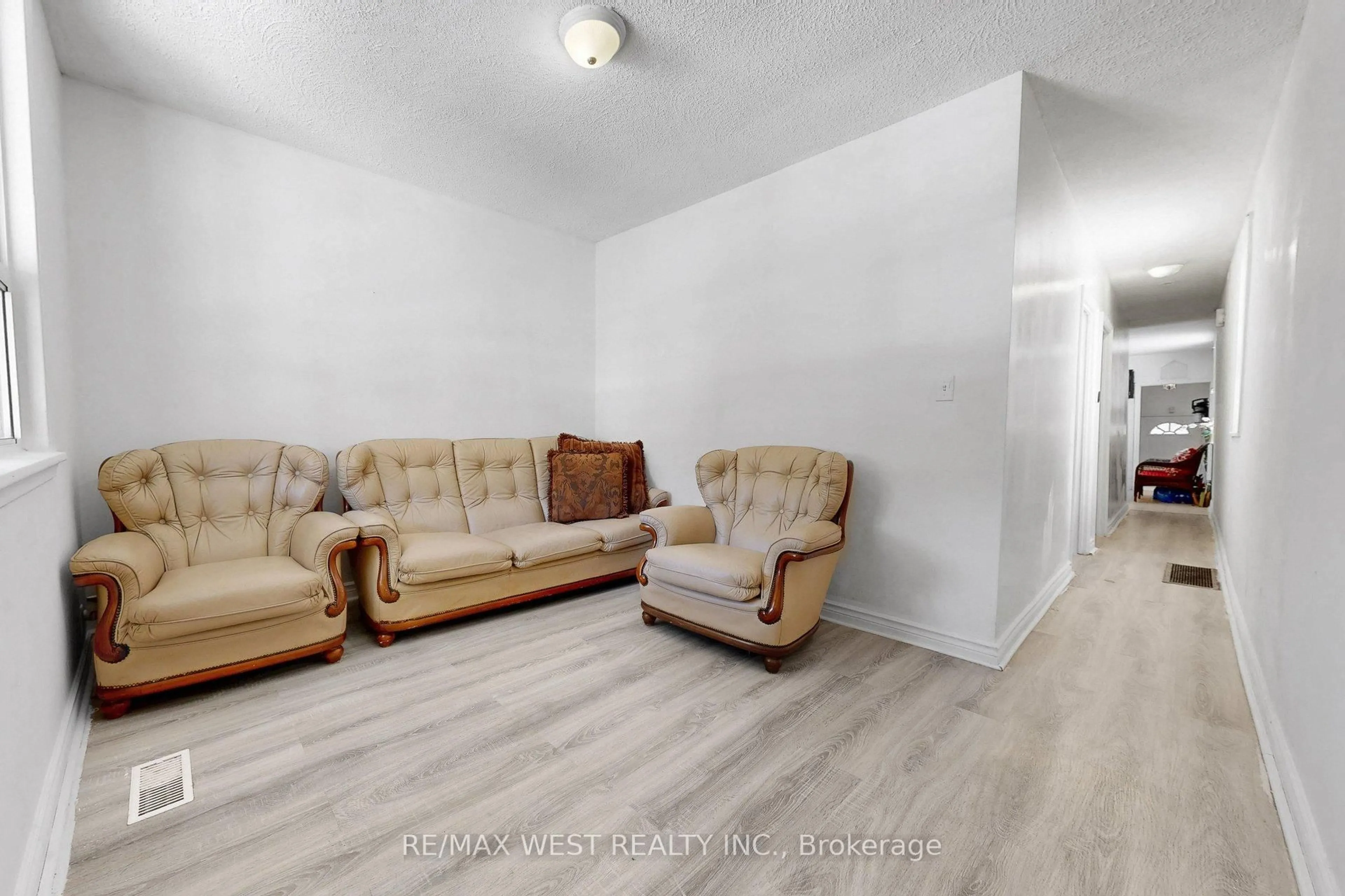 Living room with furniture, unknown for 538 McRoberts Ave, Toronto Ontario M6E 4R6