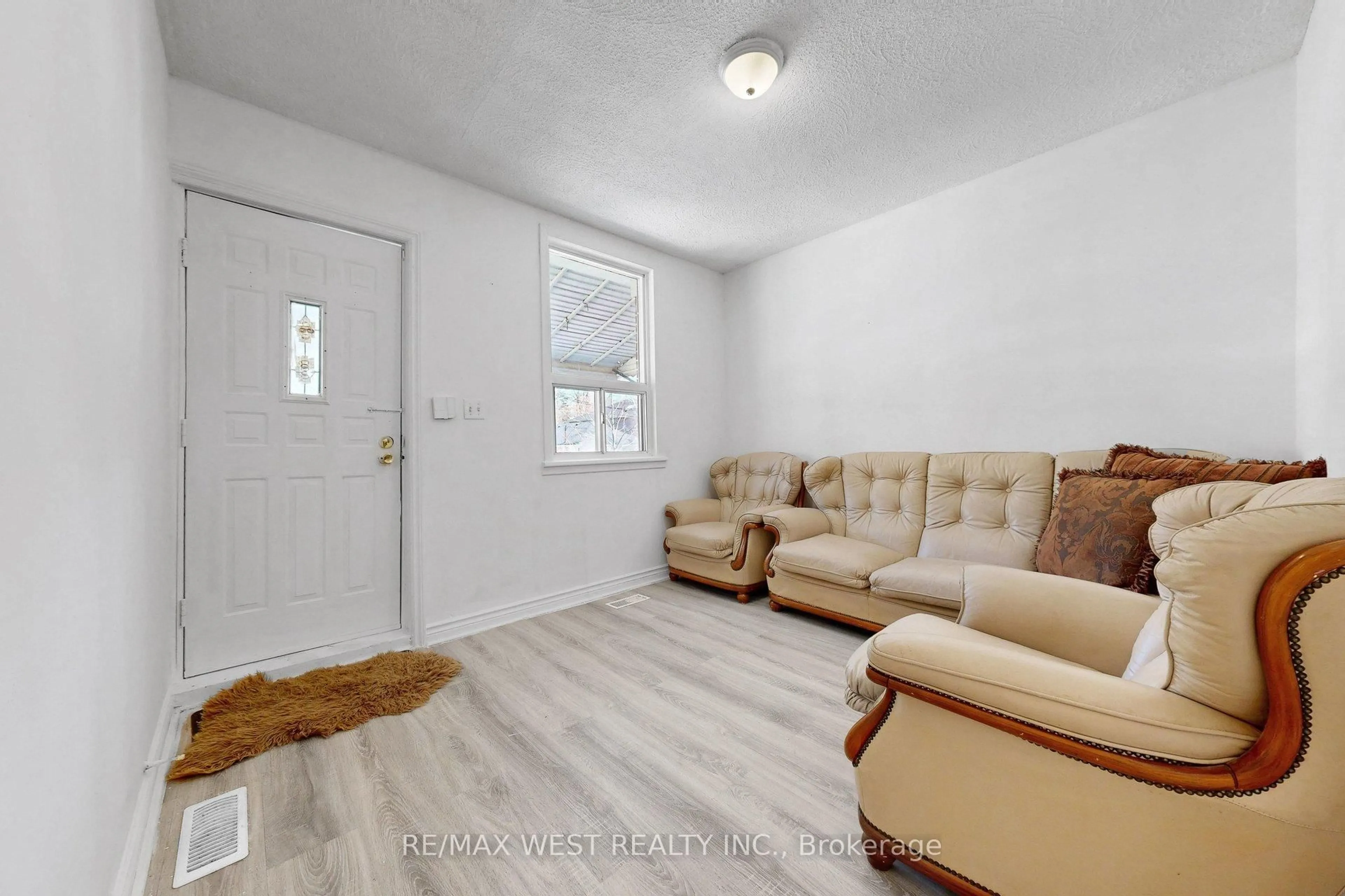 Living room with furniture, unknown for 538 McRoberts Ave, Toronto Ontario M6E 4R6