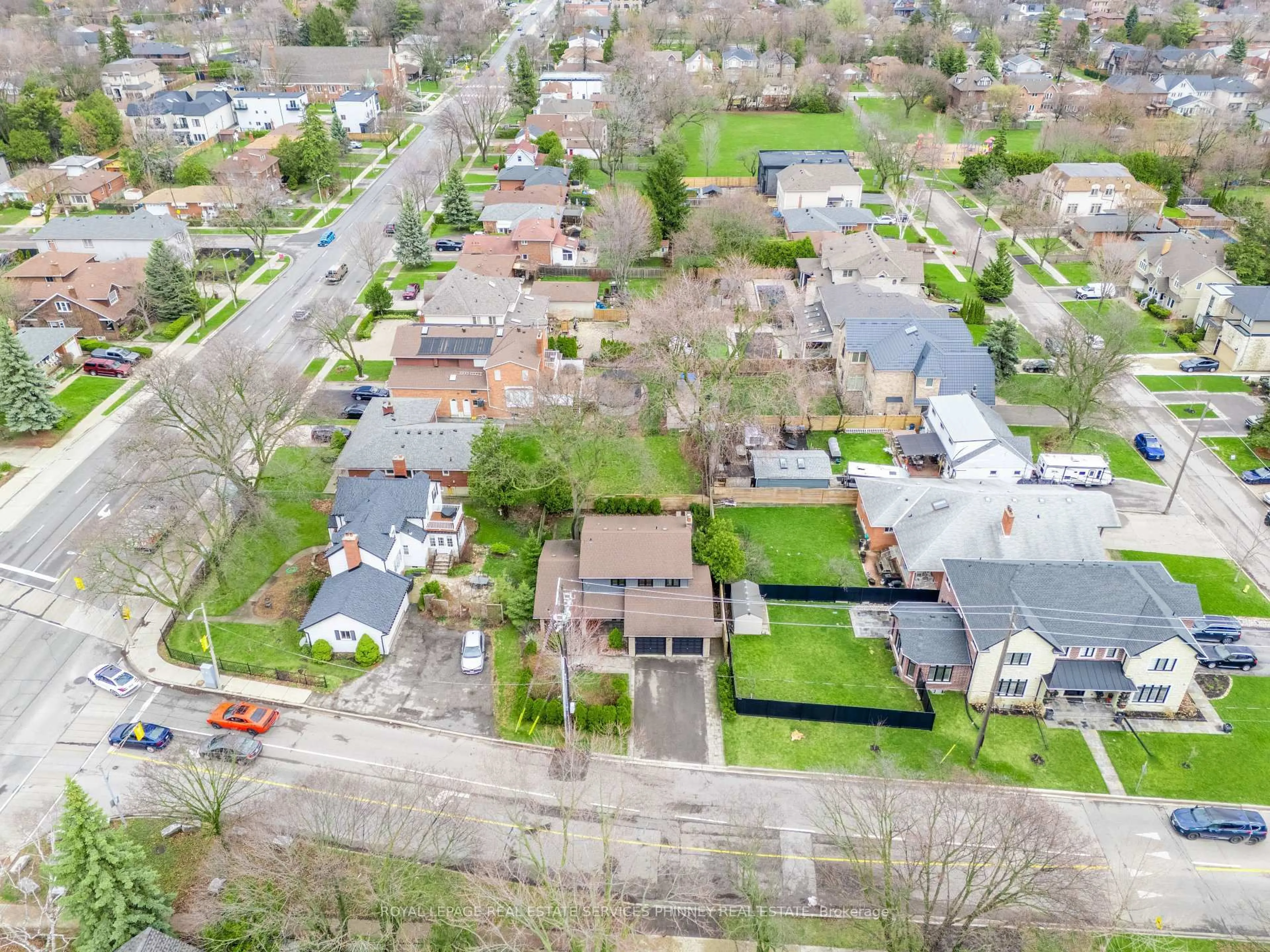 A pic from outside/outdoor area/front of a property/back of a property/a pic from drone, street for 3 Shaver Ave, Toronto Ontario M9B 3S7