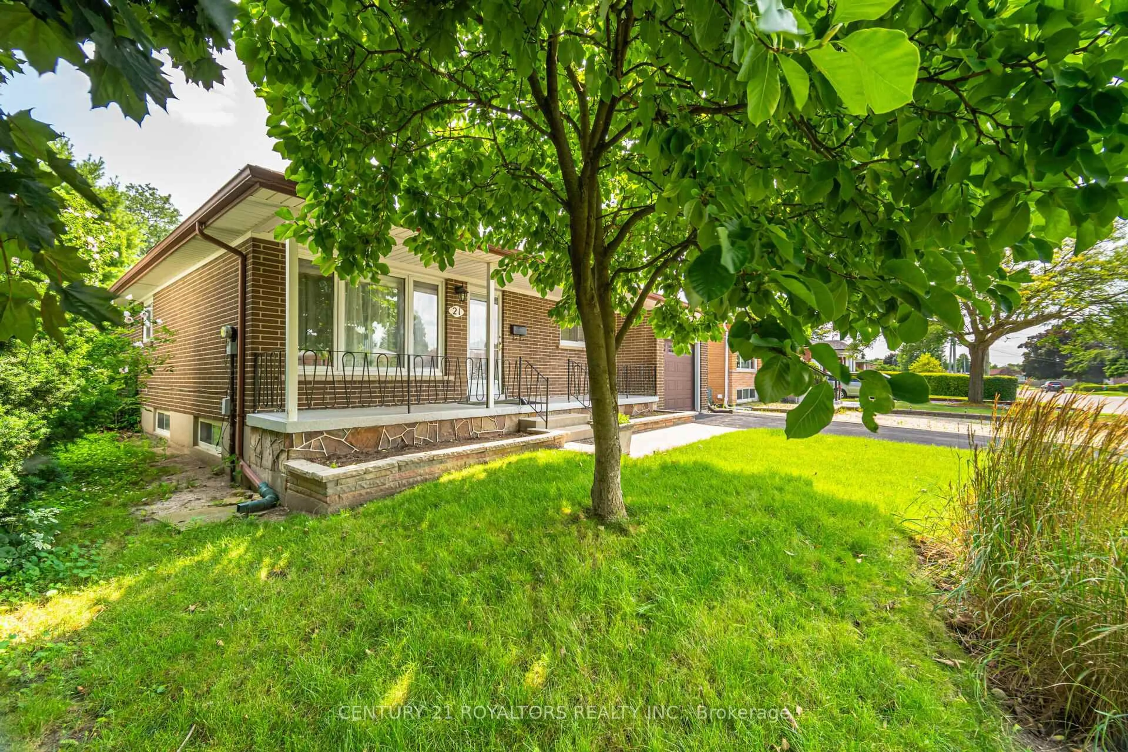 Patio, street for 21 Jersey Ave, Brampton Ontario L6W 1L5