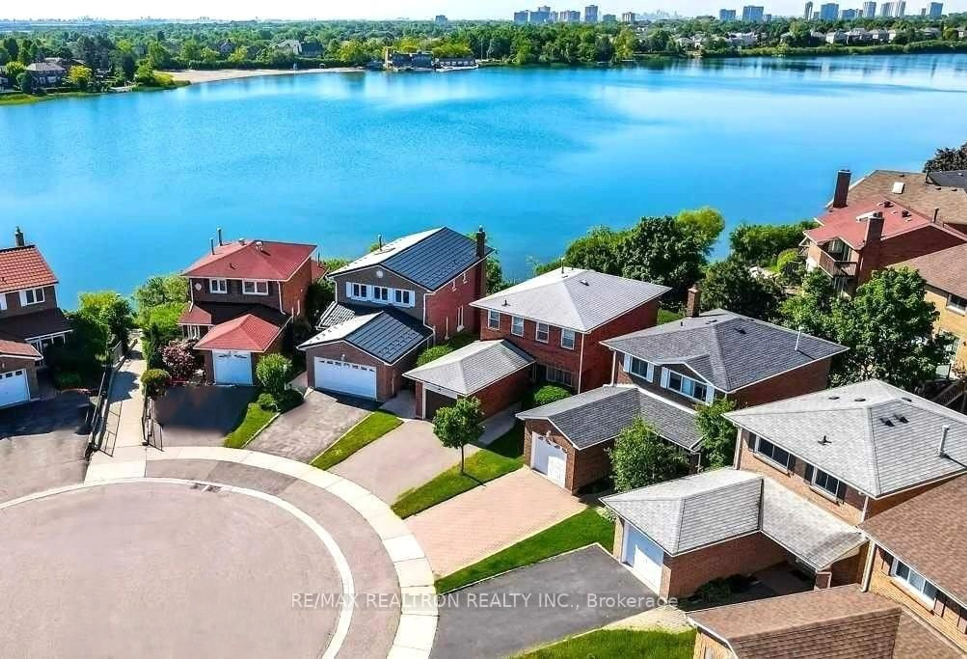 A pic from outside/outdoor area/front of a property/back of a property/a pic from drone, water/lake/river/ocean view for 22 Peaceful Pl, Brampton Ontario L6S 4E6