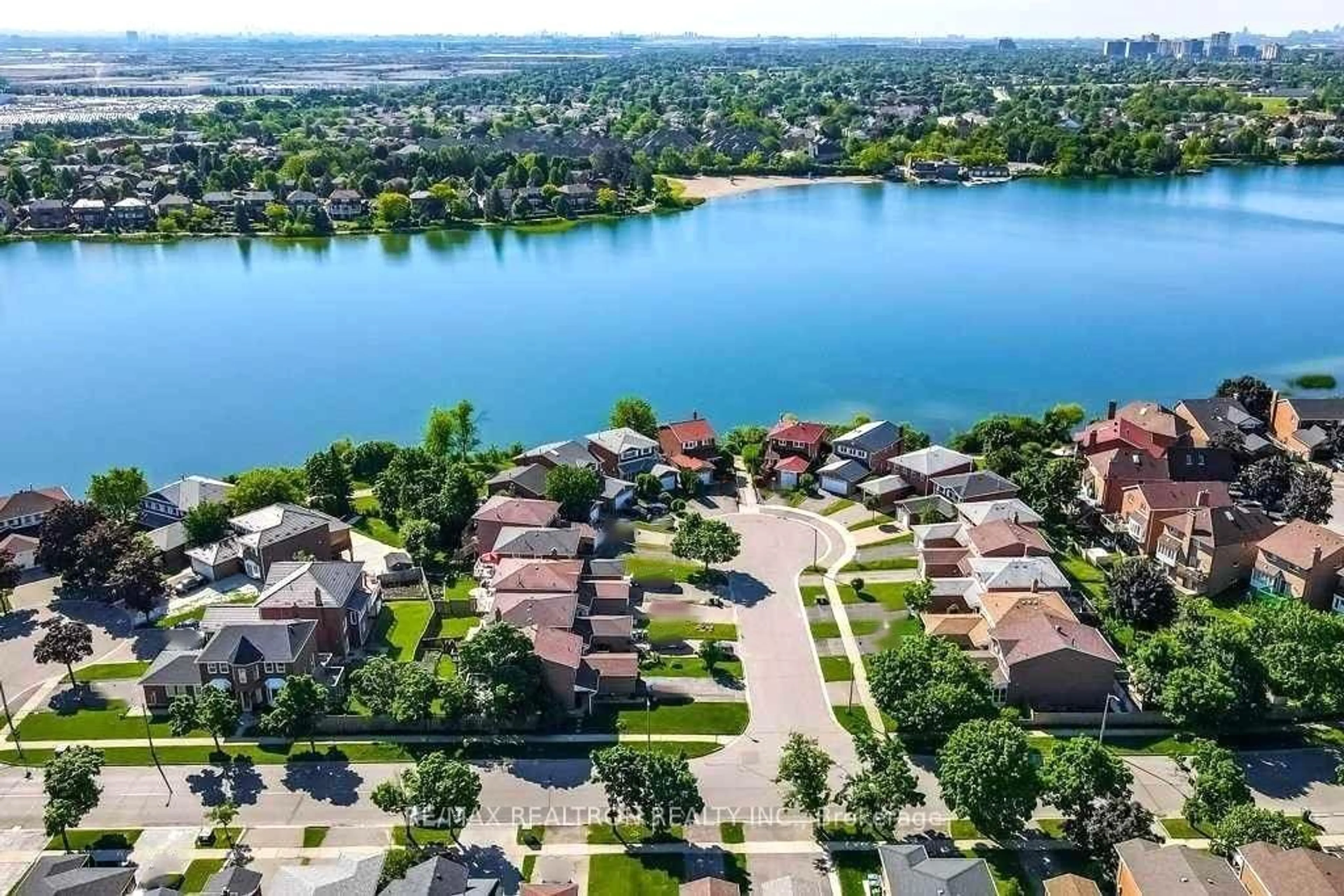 A pic from outside/outdoor area/front of a property/back of a property/a pic from drone, water/lake/river/ocean view for 22 Peaceful Pl, Brampton Ontario L6S 4E6