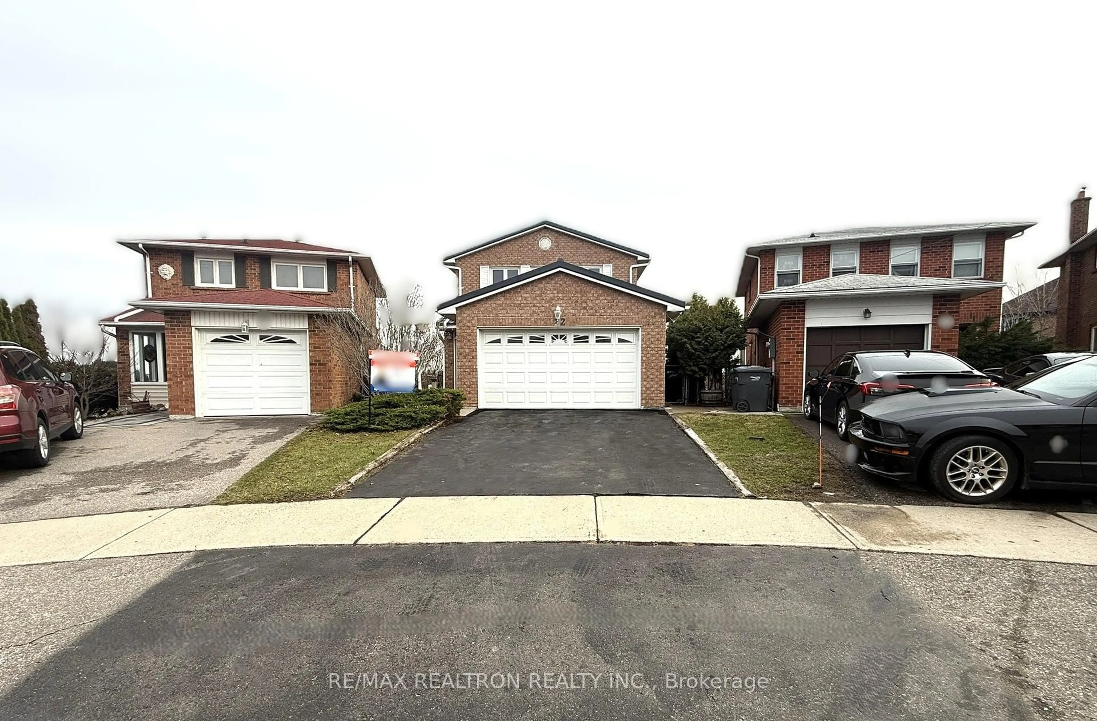 A pic from outside/outdoor area/front of a property/back of a property/a pic from drone, street for 22 Peaceful Pl, Brampton Ontario L6S 4E6