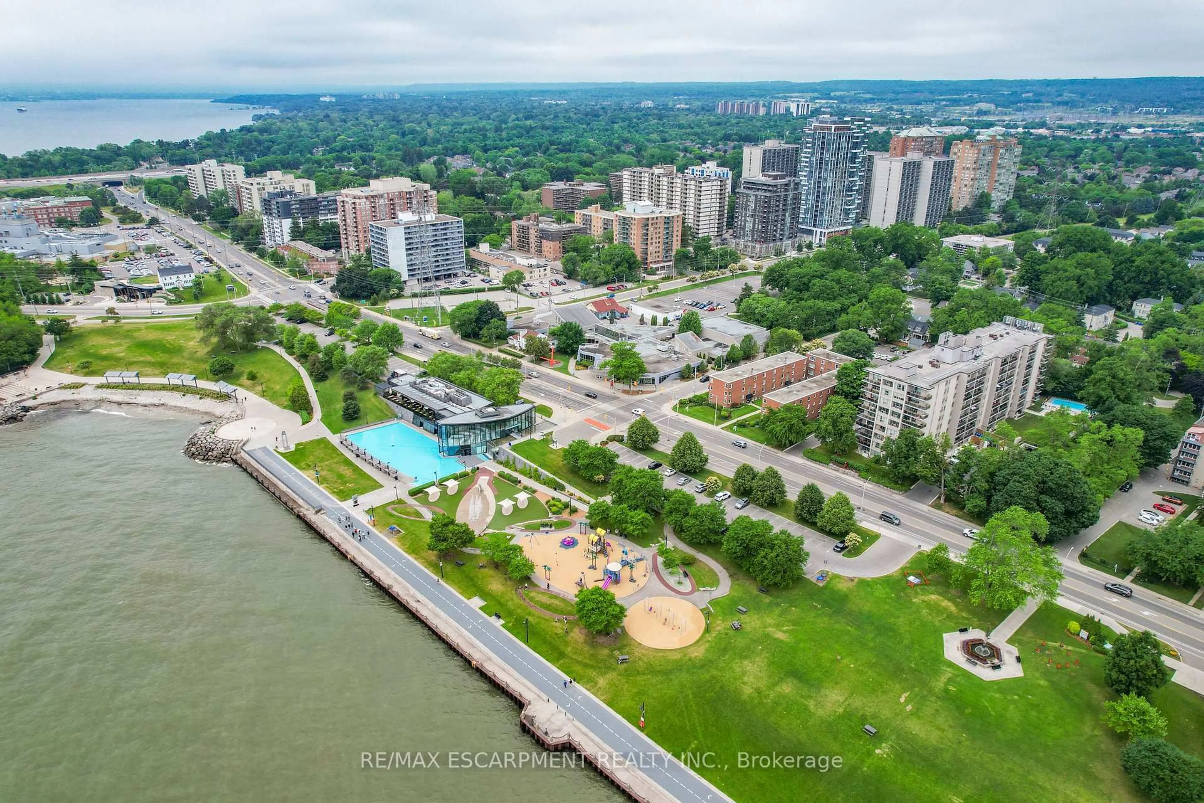 A pic from outside/outdoor area/front of a property/back of a property/a pic from drone, water/lake/river/ocean view for 1347 Lakeshore Rd #37, Burlington Ontario L7S 1B1