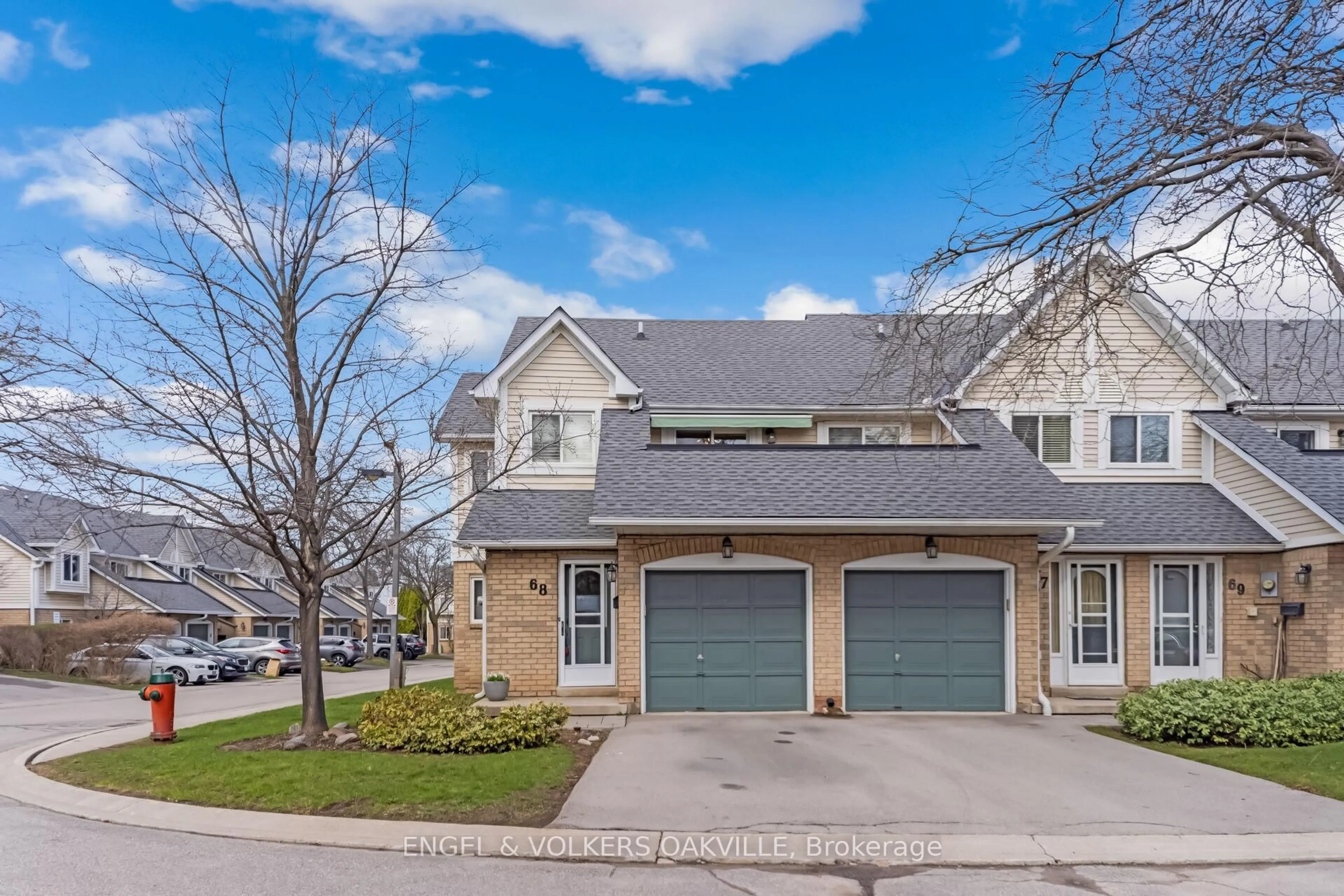 A pic from outside/outdoor area/front of a property/back of a property/a pic from drone, street for 2530 Northampton Blvd #68, Burlington Ontario L7M 4B4