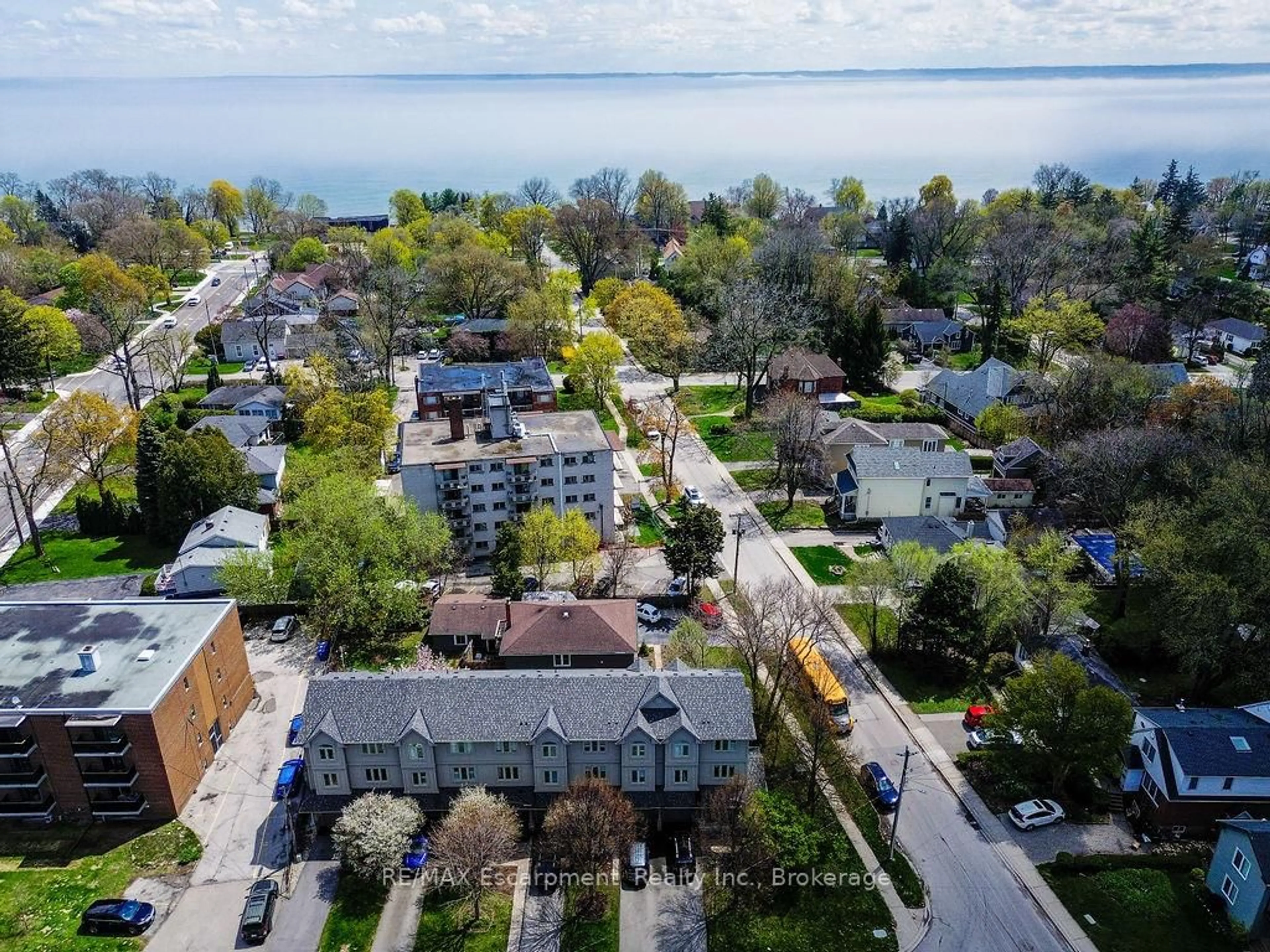 A pic from outside/outdoor area/front of a property/back of a property/a pic from drone, water/lake/river/ocean view for 2430 Second St, Burlington Ontario L7R 3K1
