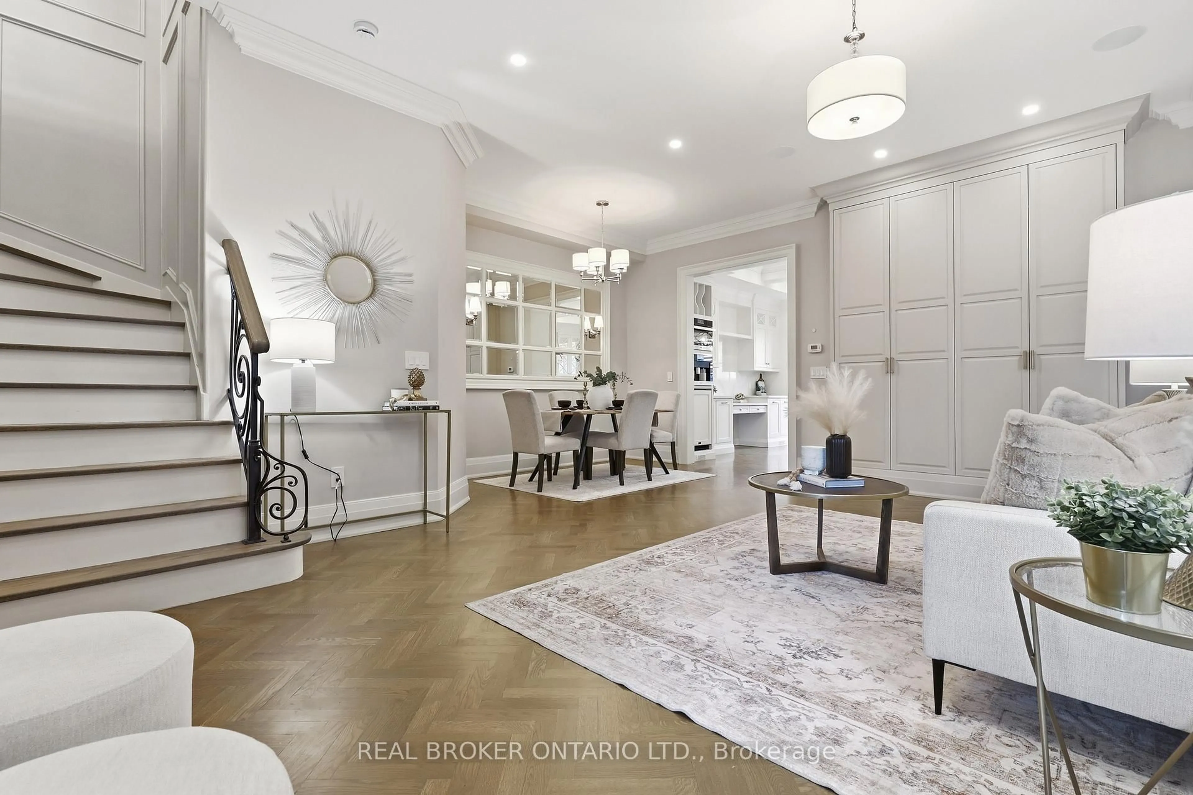 Indoor entryway for 5290 Roadside Way, Mississauga Ontario L5M 0H9