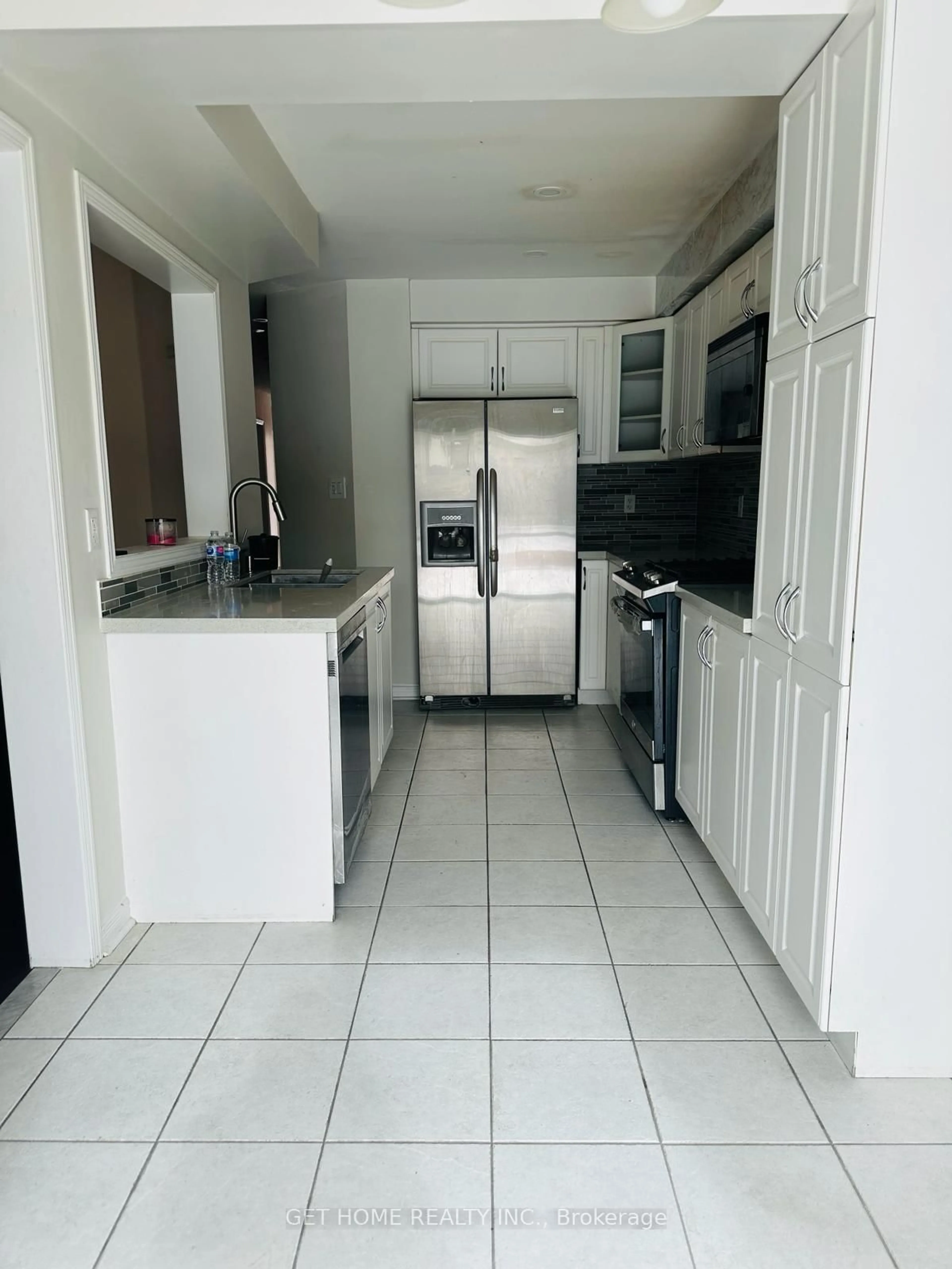 Standard kitchen, ceramic/tile floor for 62 Charcoal Way, Brampton Ontario L6Y 5R9
