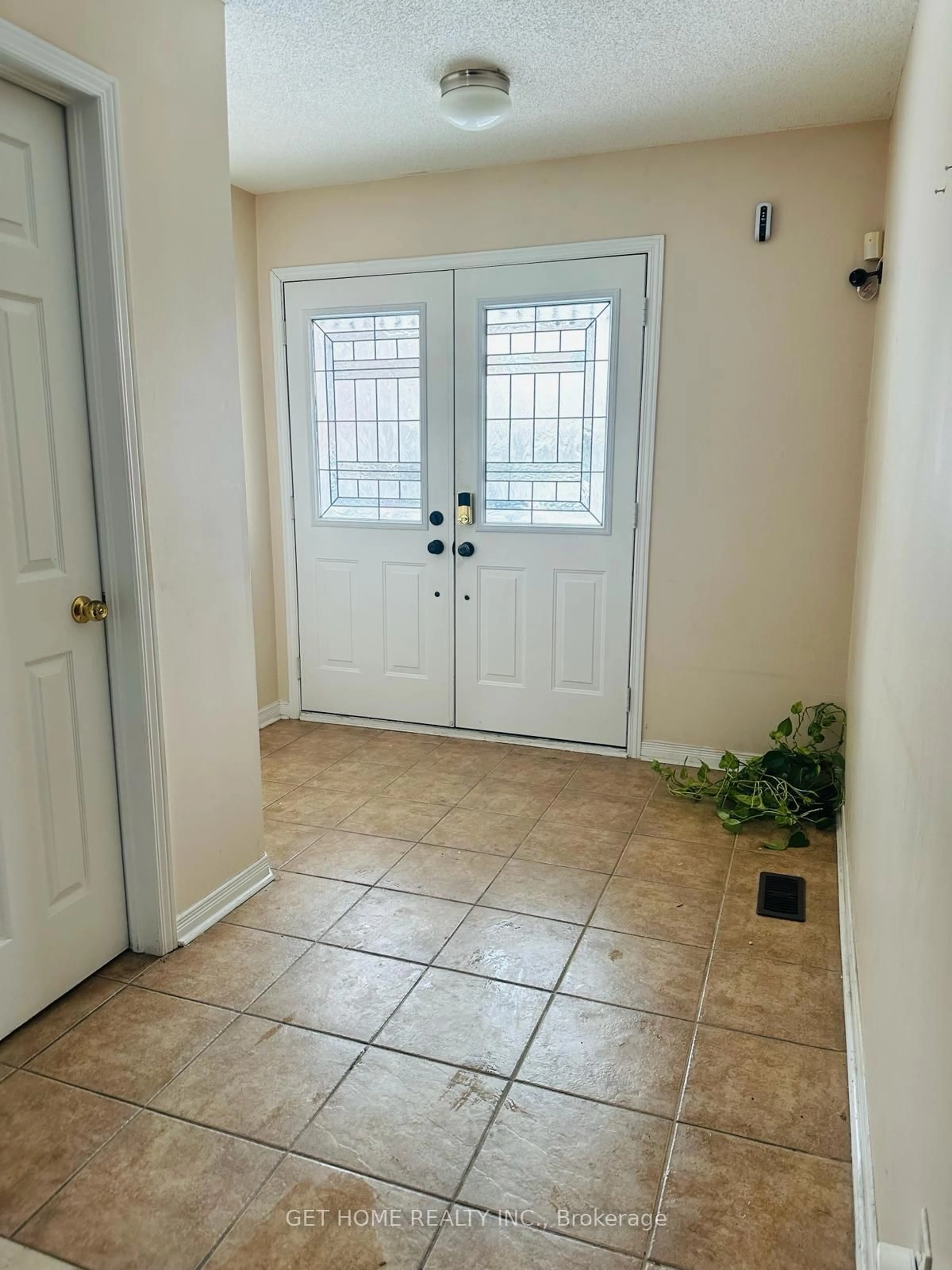 Indoor entryway for 62 Charcoal Way, Brampton Ontario L6Y 5R9