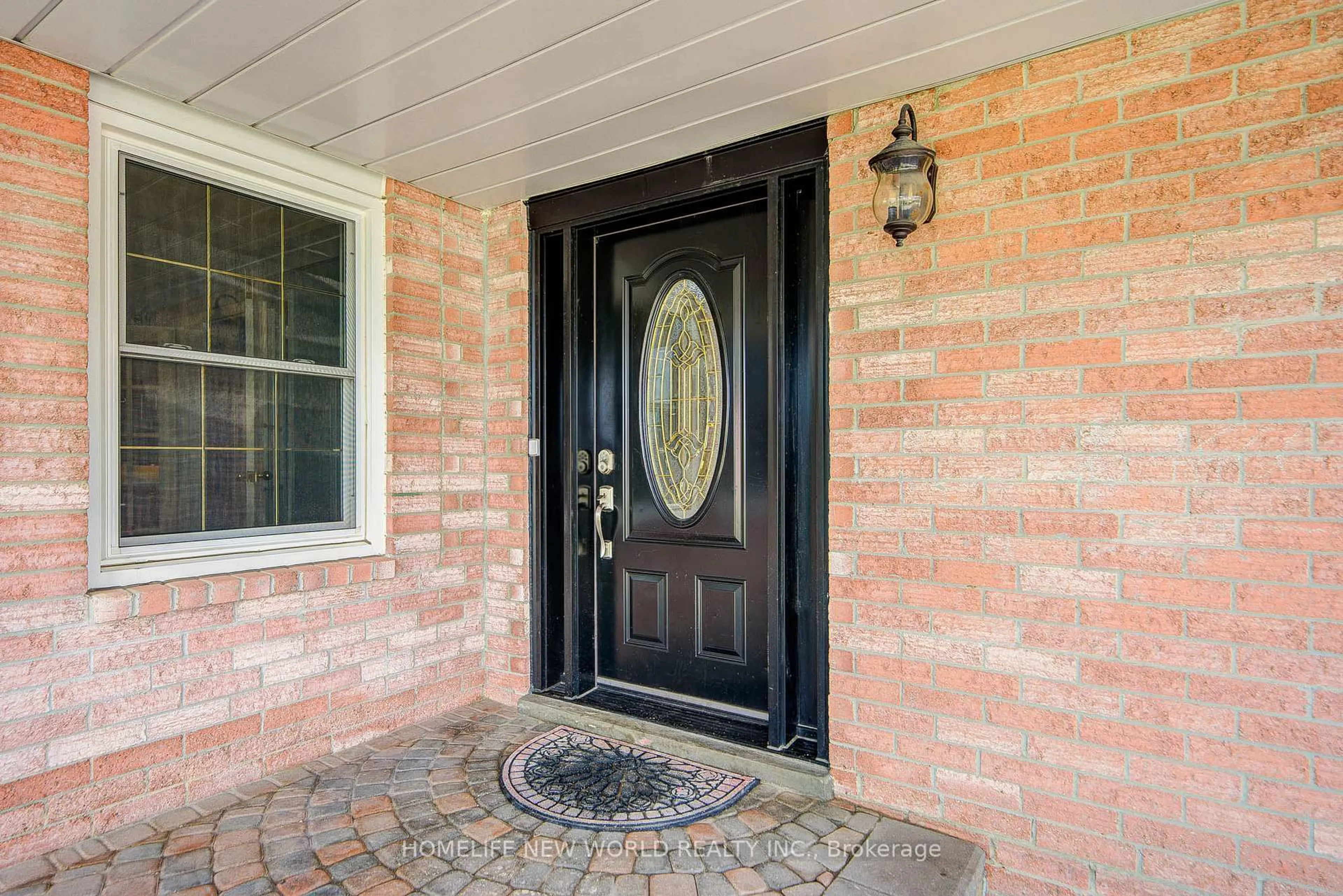 Indoor entryway for 5073 Guildwood Way, Mississauga Ontario L5R 2R7