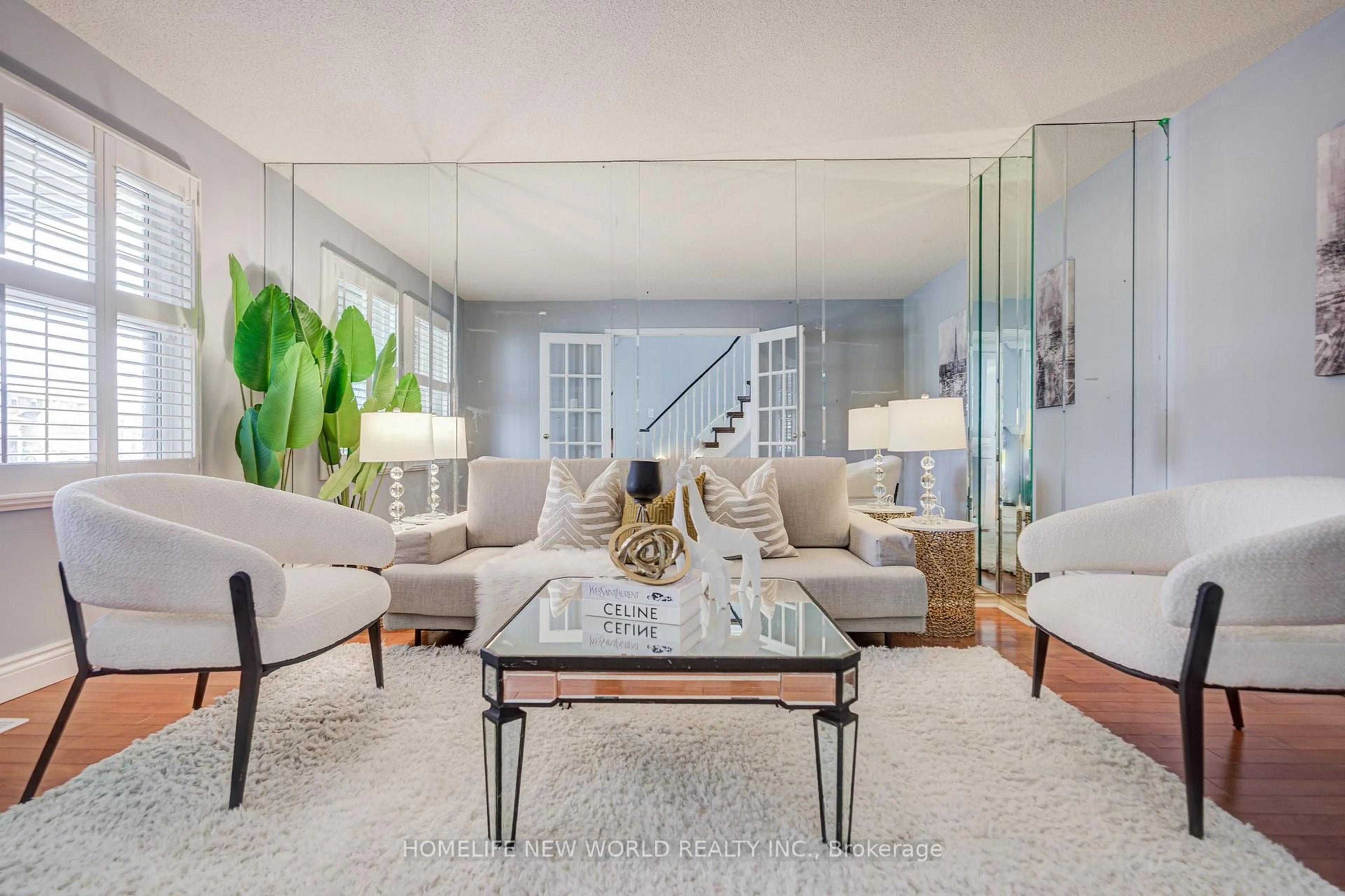 Living room with furniture, unknown for 5073 Guildwood Way, Mississauga Ontario L5R 2R7