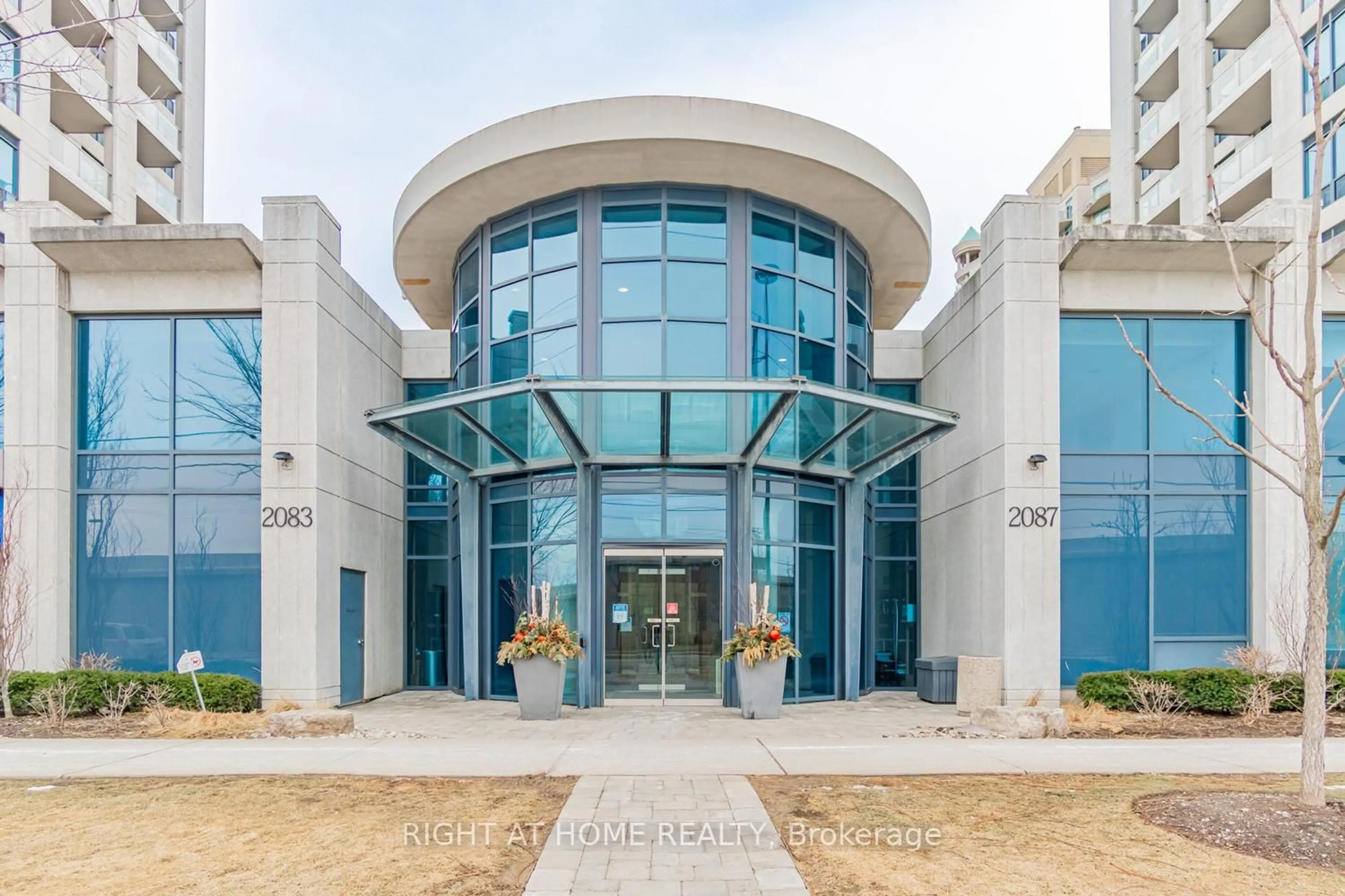 Indoor foyer for 2087 Lake Shore Blvd #1503, Toronto Ontario M8V 4G3