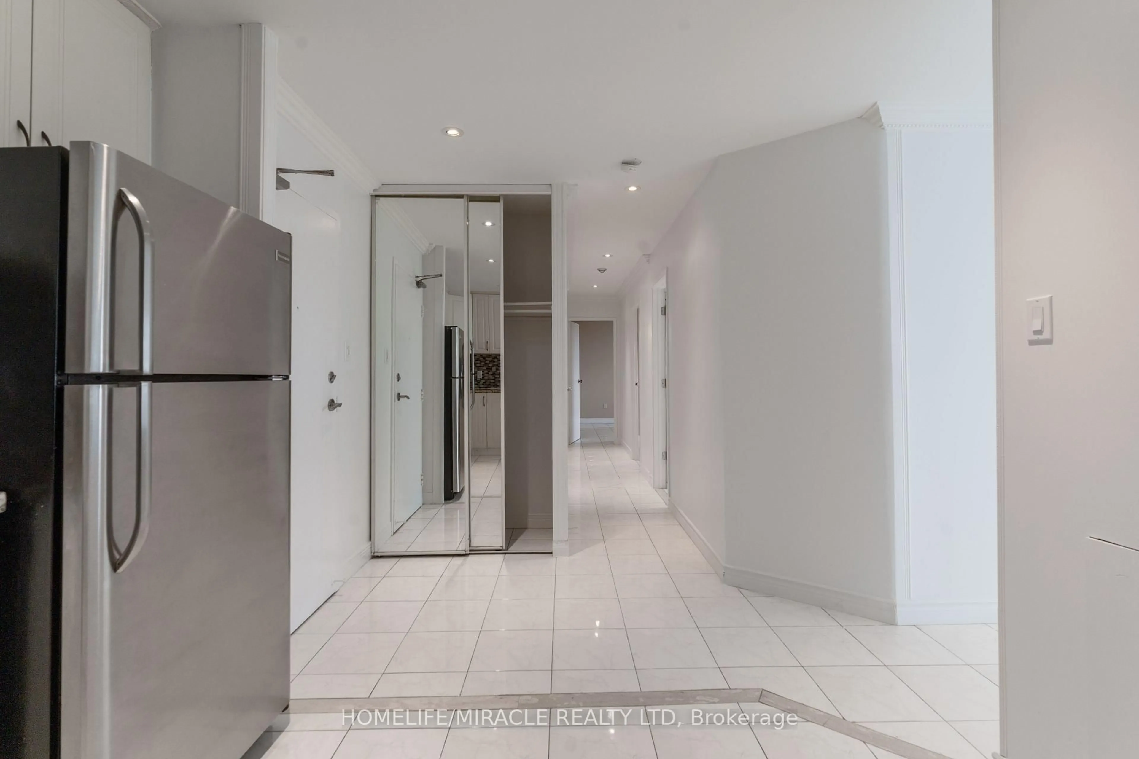Indoor foyer for 234 Albion Rd #2203, Toronto Ontario M9W 6A5