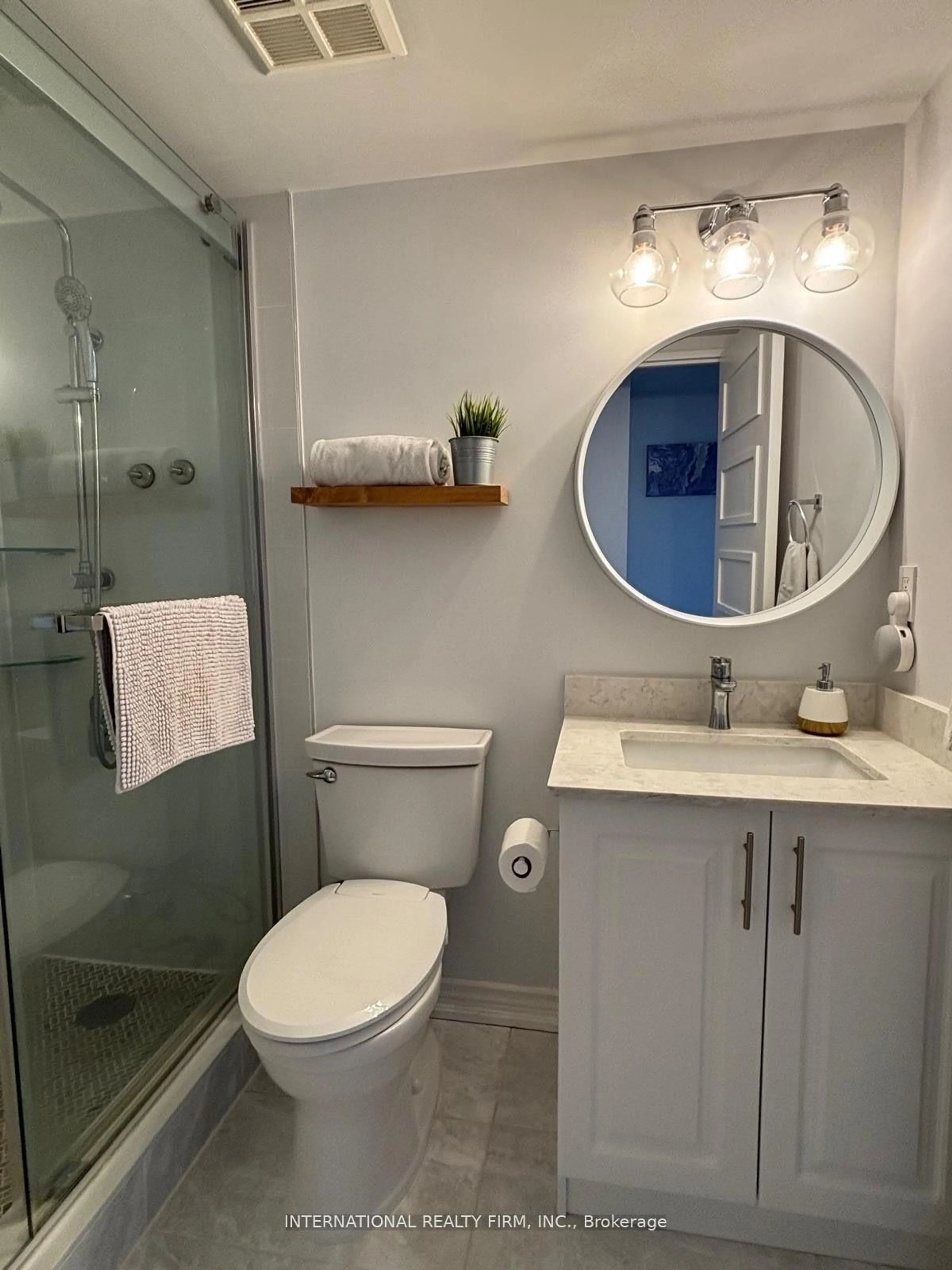 Contemporary bathroom, ceramic/tile floor for 145 Hillcrest Ave #2310, Mississauga Ontario L5B 3Z1