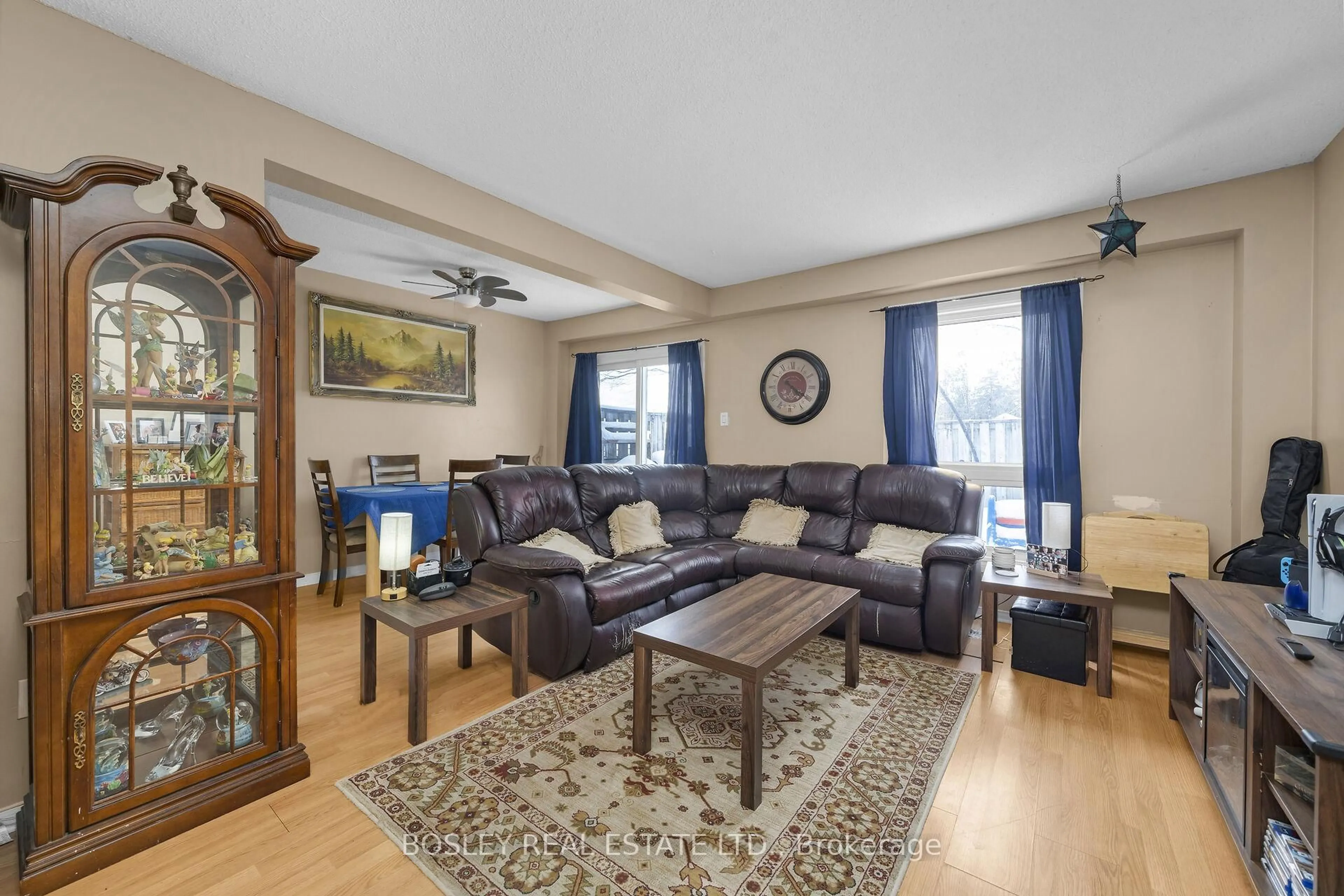 Living room with furniture, unknown for 100 Century Dr #19, Orangeville Ontario L9W 4L3