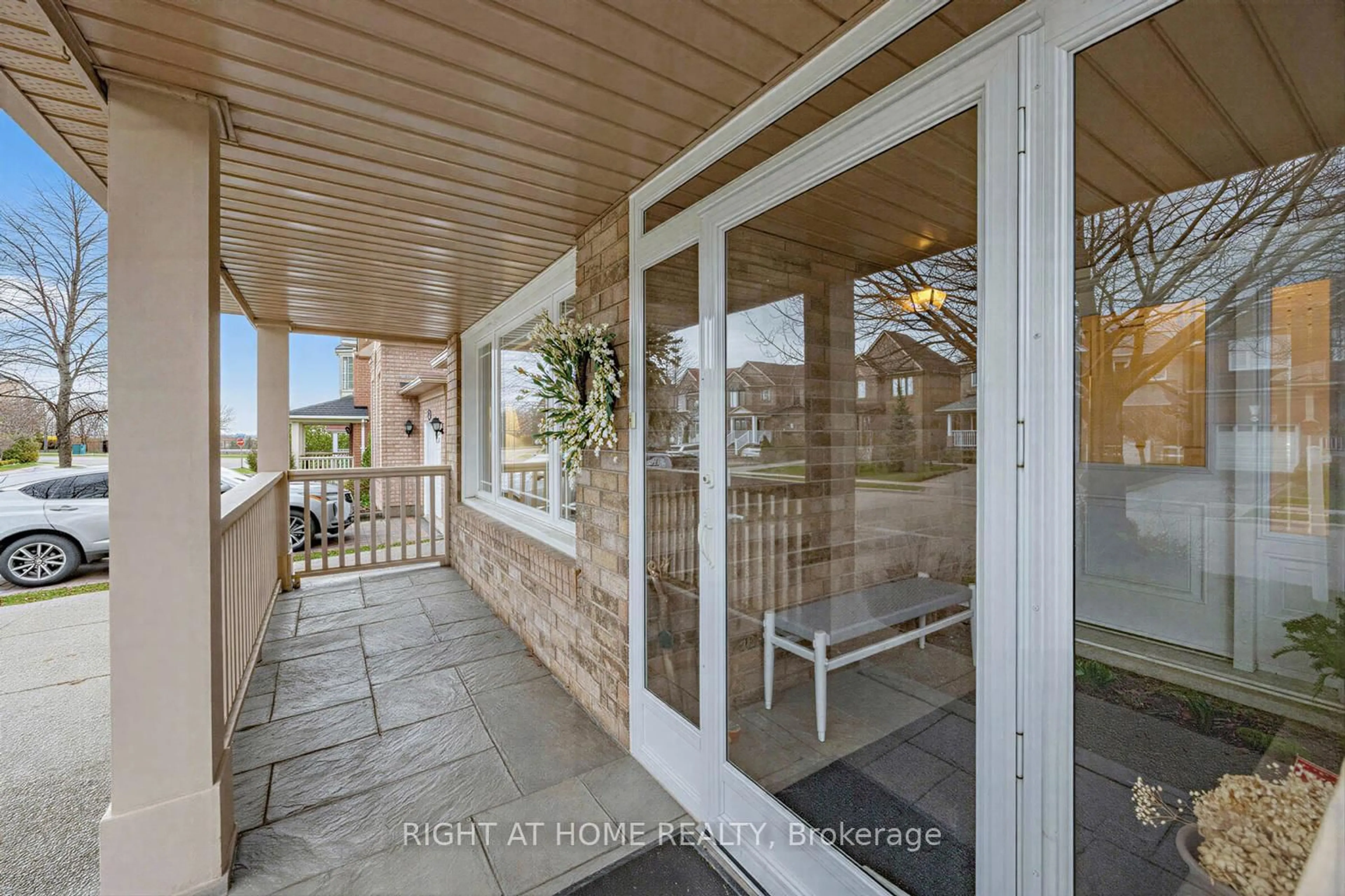 Indoor entryway for 3162 Rock Harbour Rd, Mississauga Ontario L5B 4G7