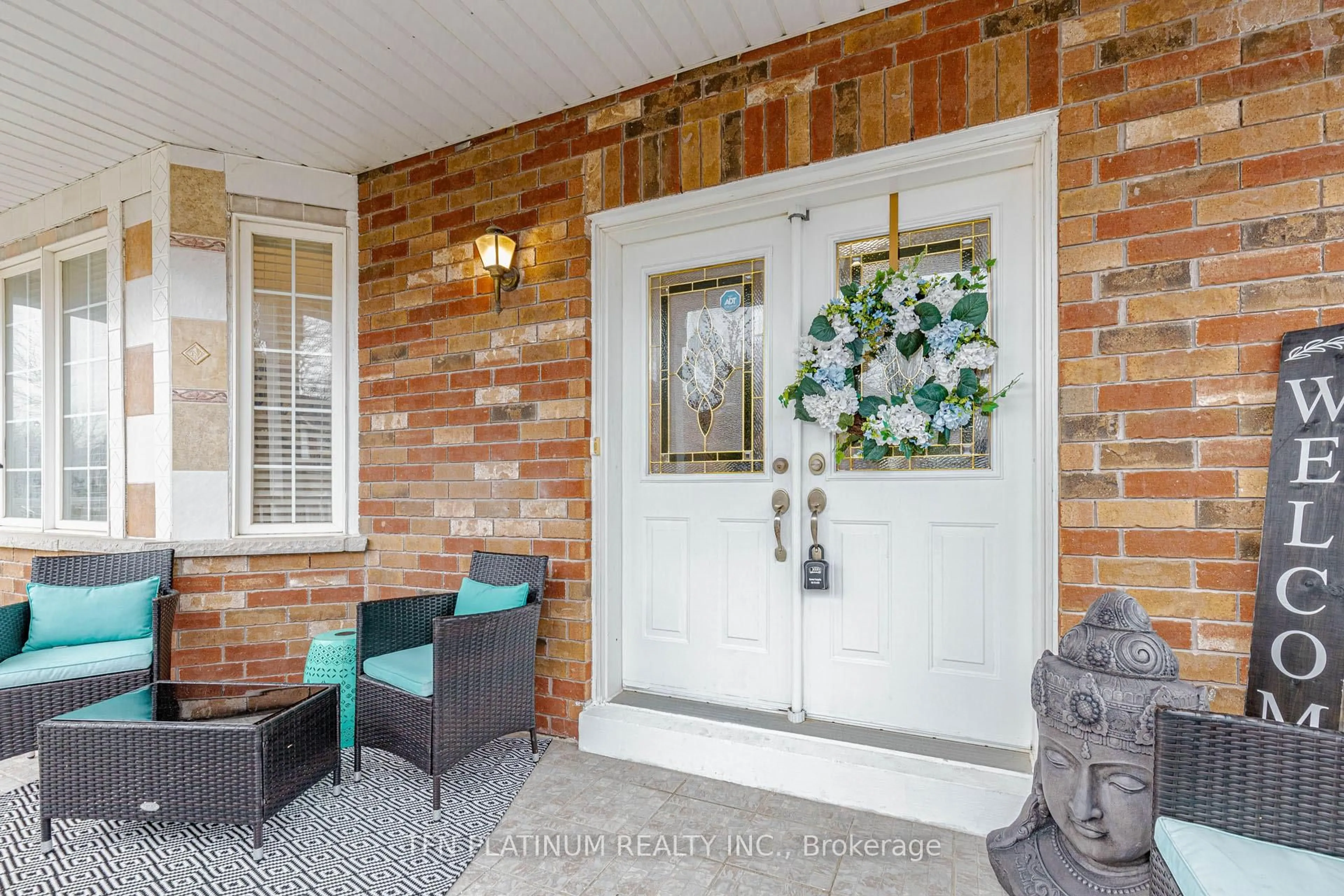 Indoor entryway for 28 Banks Dr, Brampton Ontario L6P 1C7