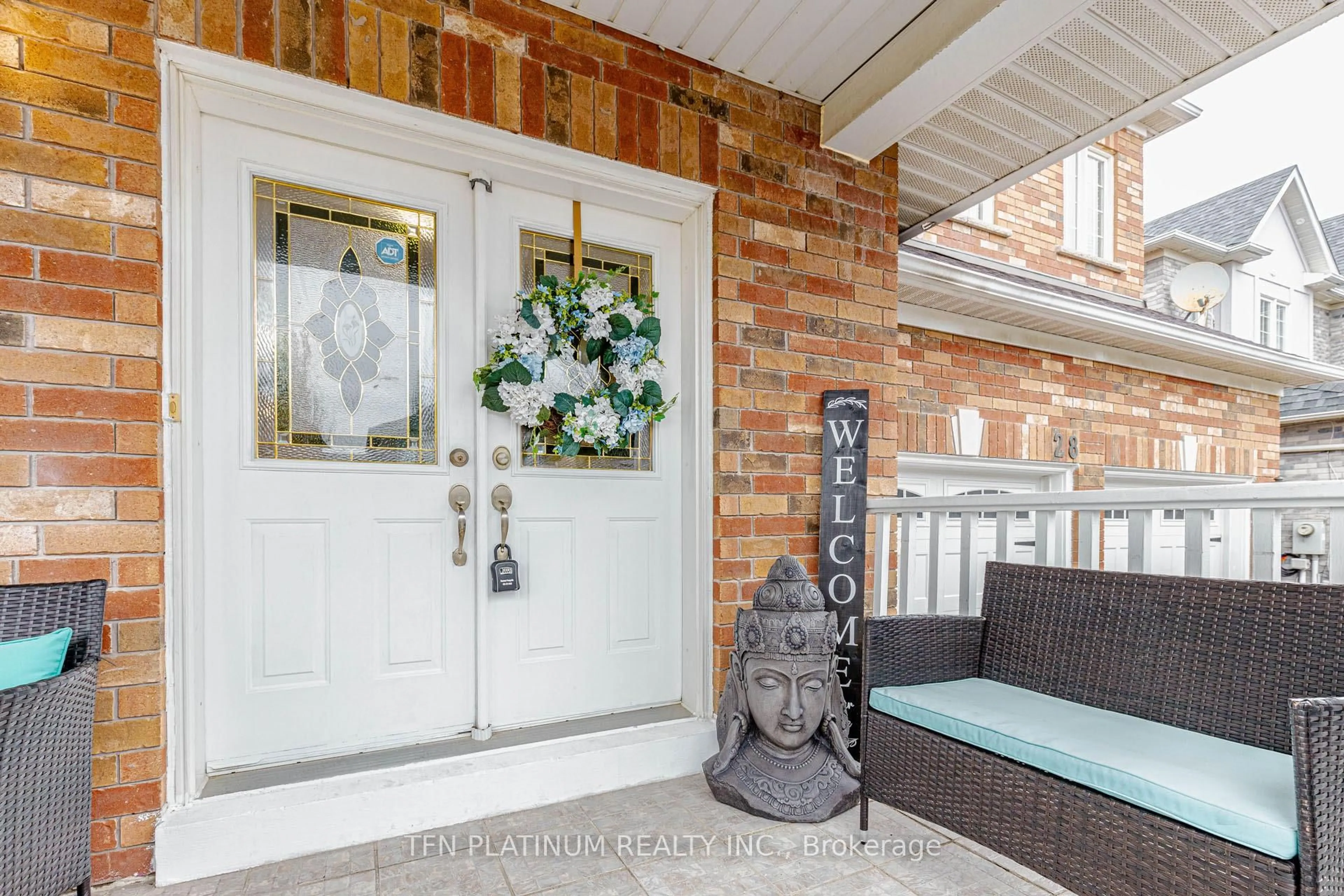 Indoor entryway for 28 Banks Dr, Brampton Ontario L6P 1C7