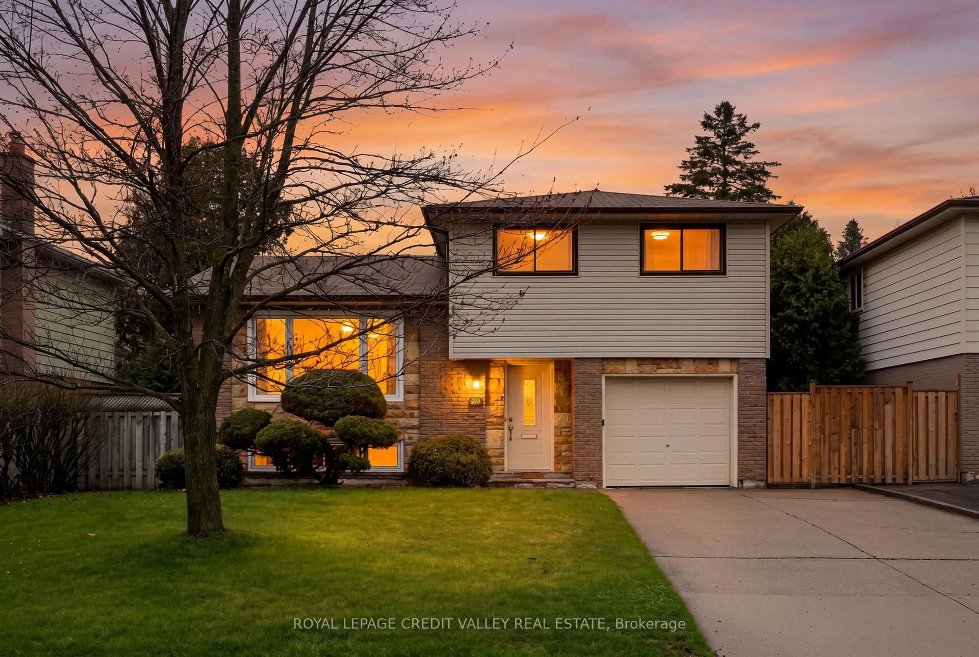 Home with vinyl exterior material, street for 20 Willis Dr, Brampton Ontario L6W 1A9