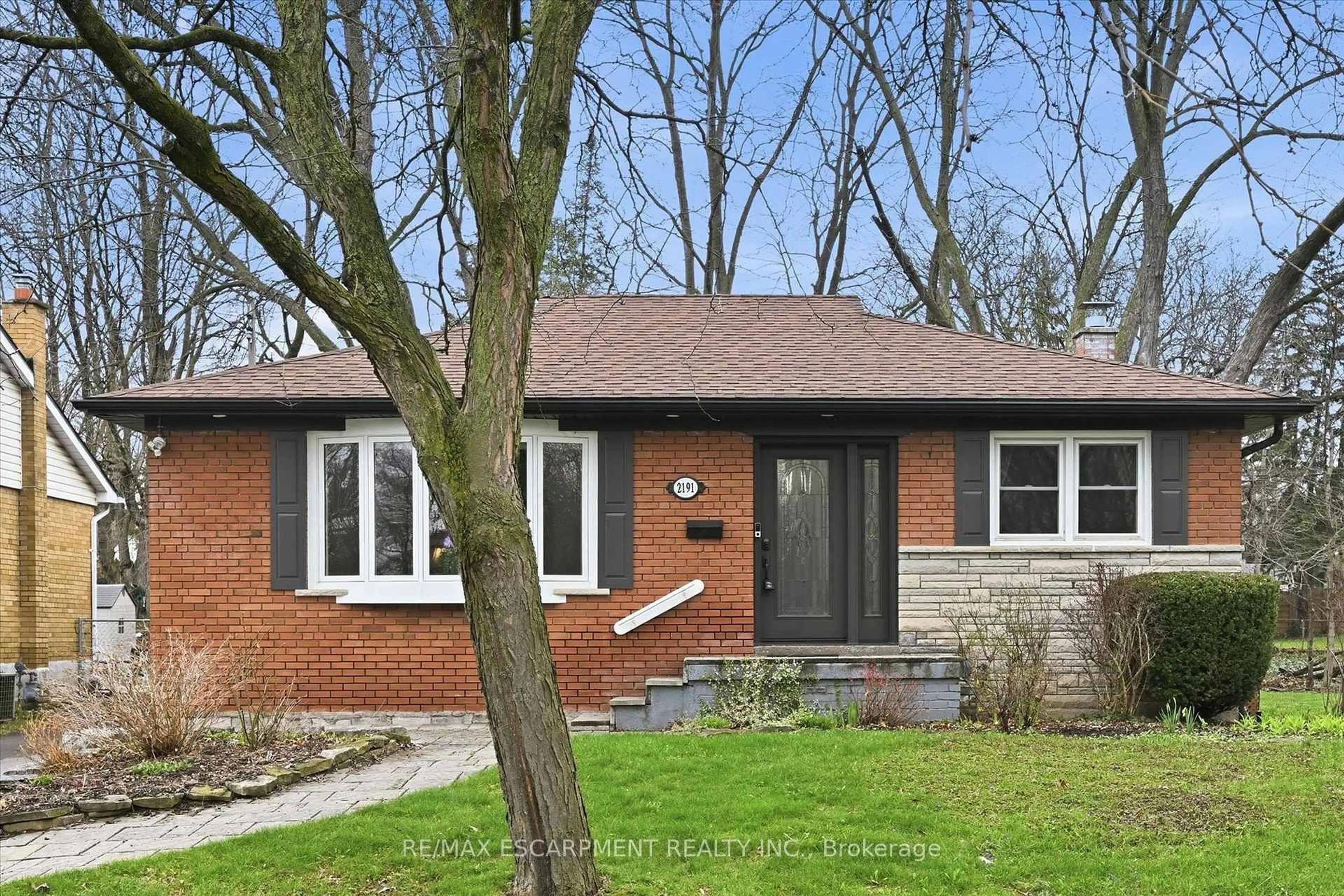 Home with brick exterior material, street for 2191 Mount Royal Ave, Burlington Ontario L7P 1R7