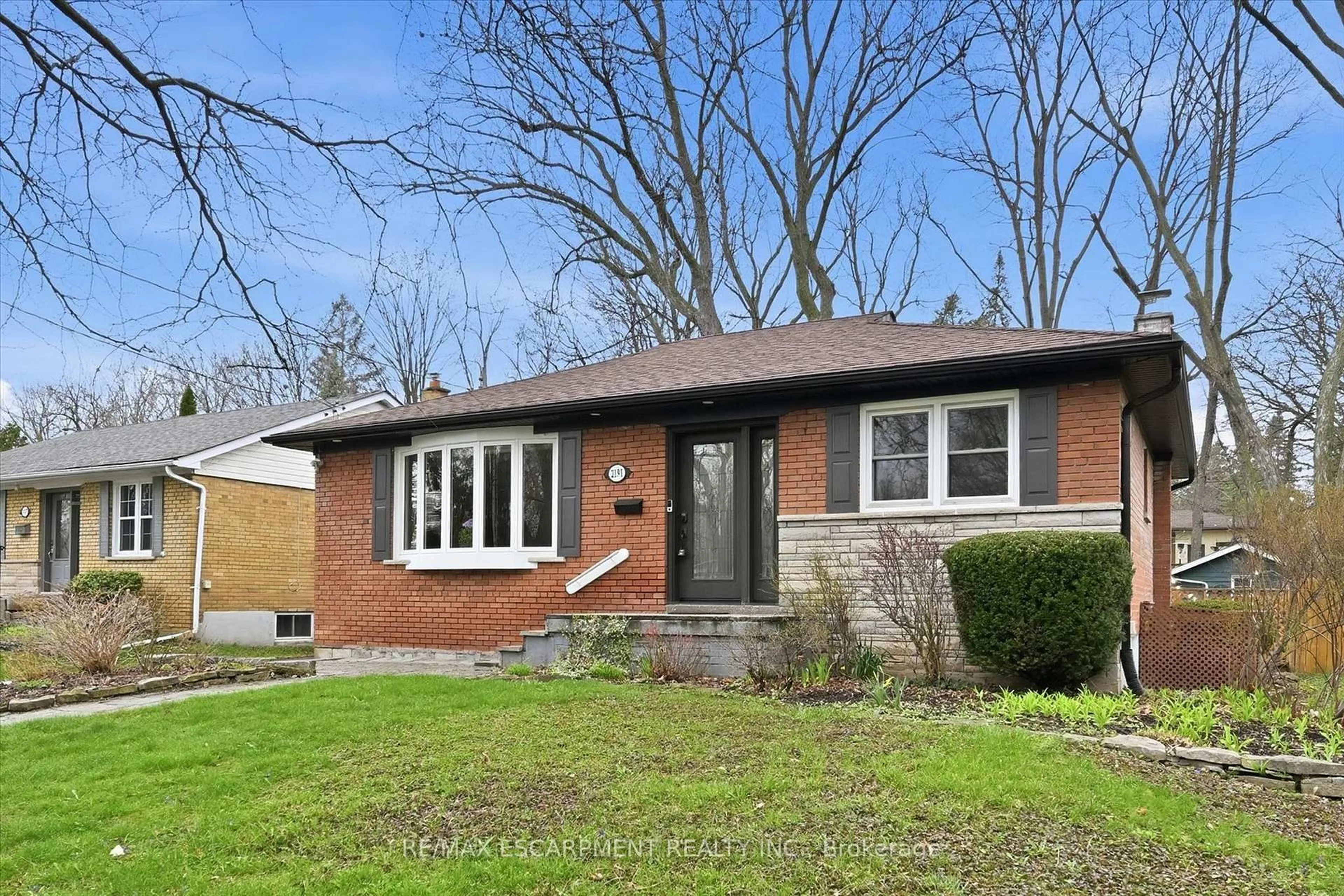 Home with brick exterior material, street for 2191 Mount Royal Ave, Burlington Ontario L7P 1R7