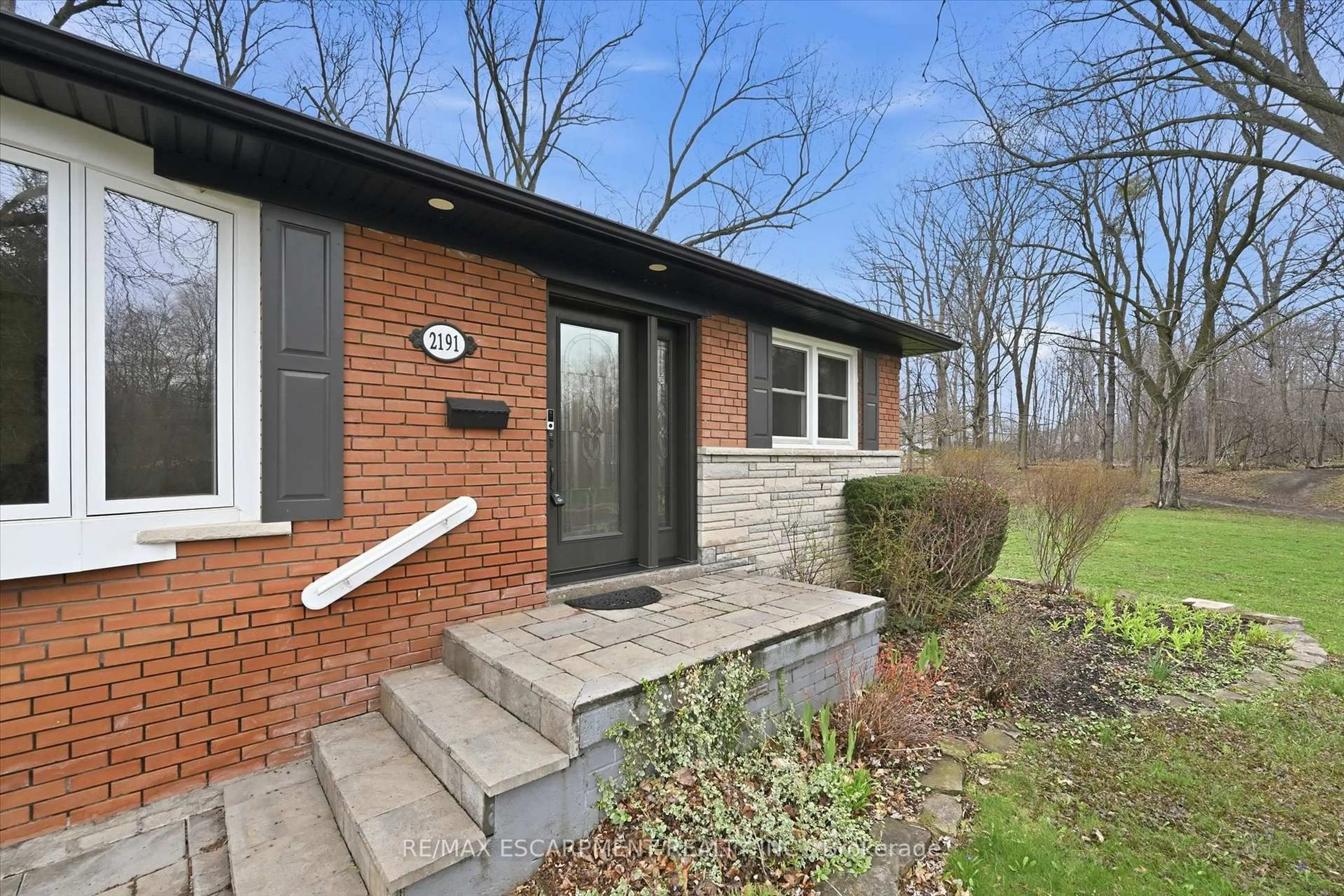 Home with brick exterior material, street for 2191 Mount Royal Ave, Burlington Ontario L7P 1R7