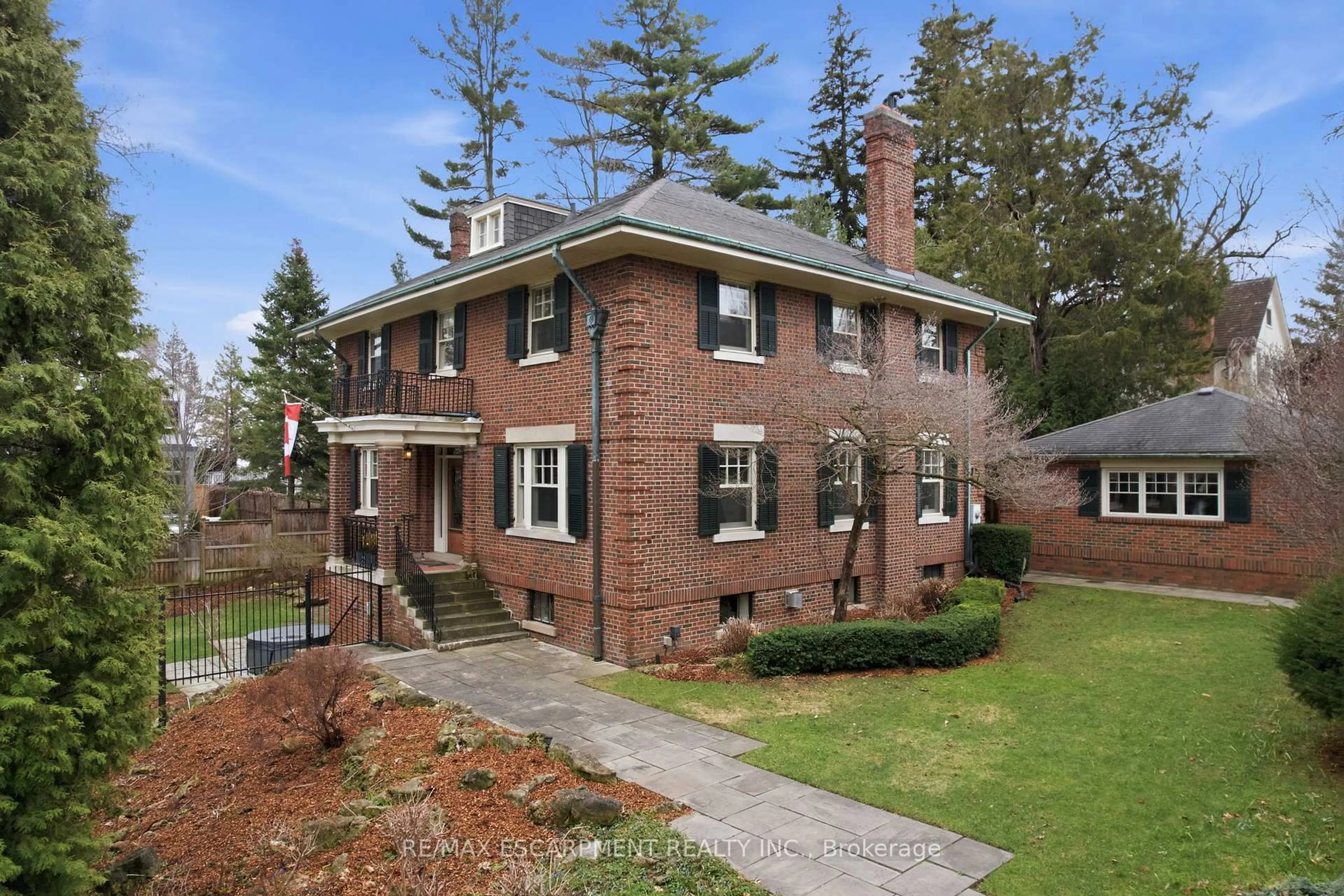 Home with brick exterior material, street for 184 King St, Oakville Ontario L6J 1B4