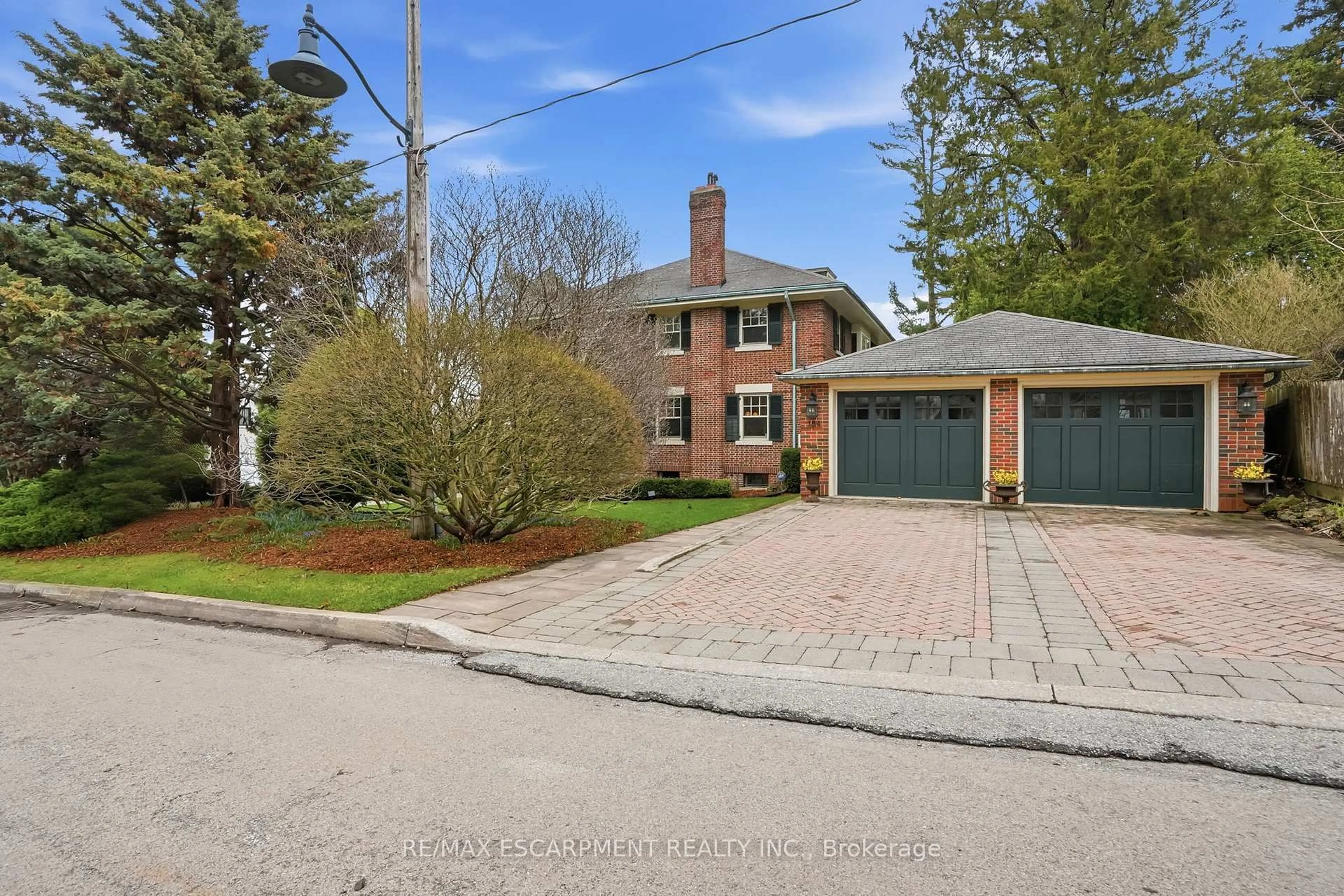 Home with brick exterior material, street for 184 King St, Oakville Ontario L6J 1B4