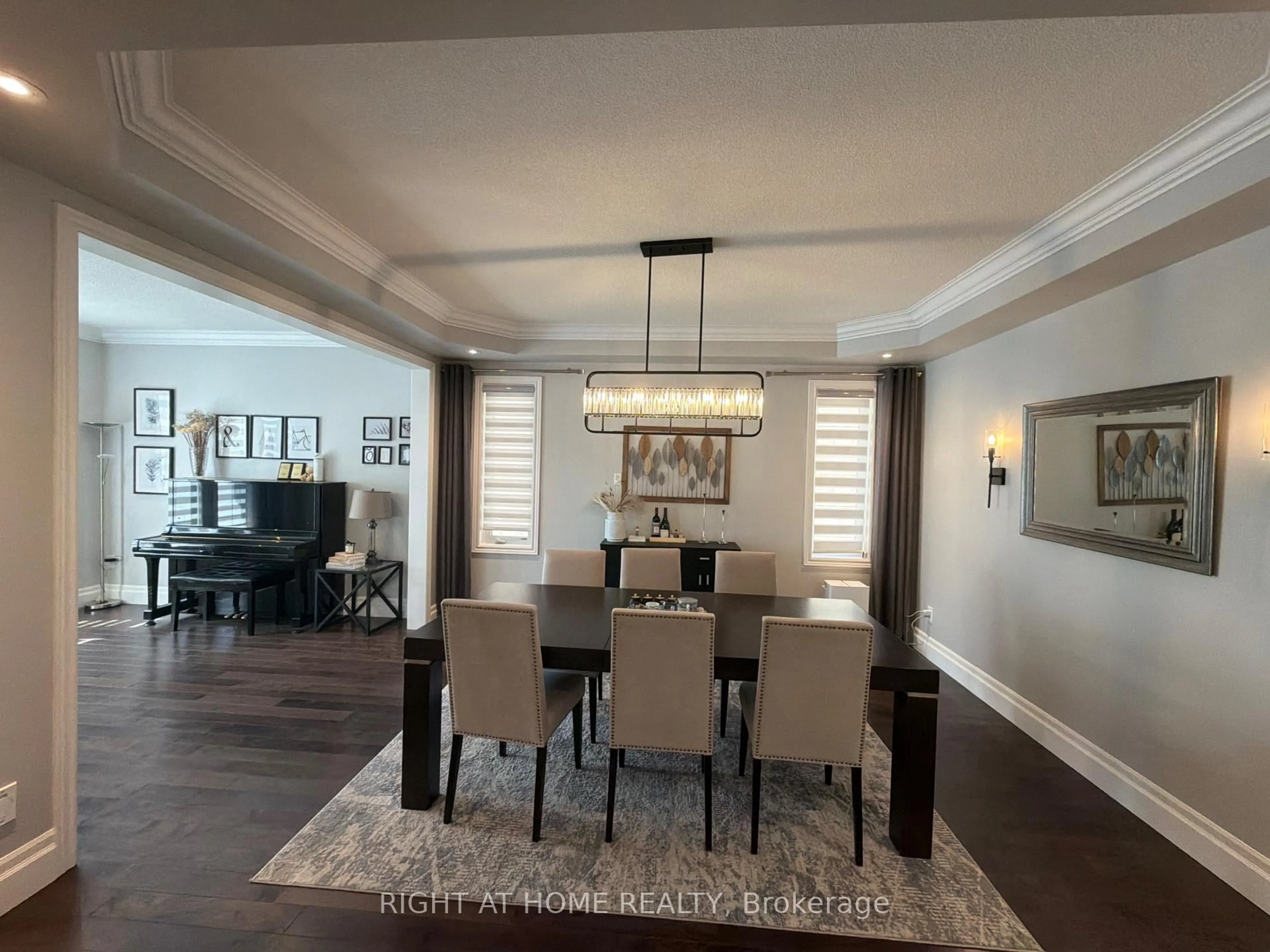 Dining room, wood/laminate floor for 3169 Larry Cres, Oakville Ontario L6M 0T1