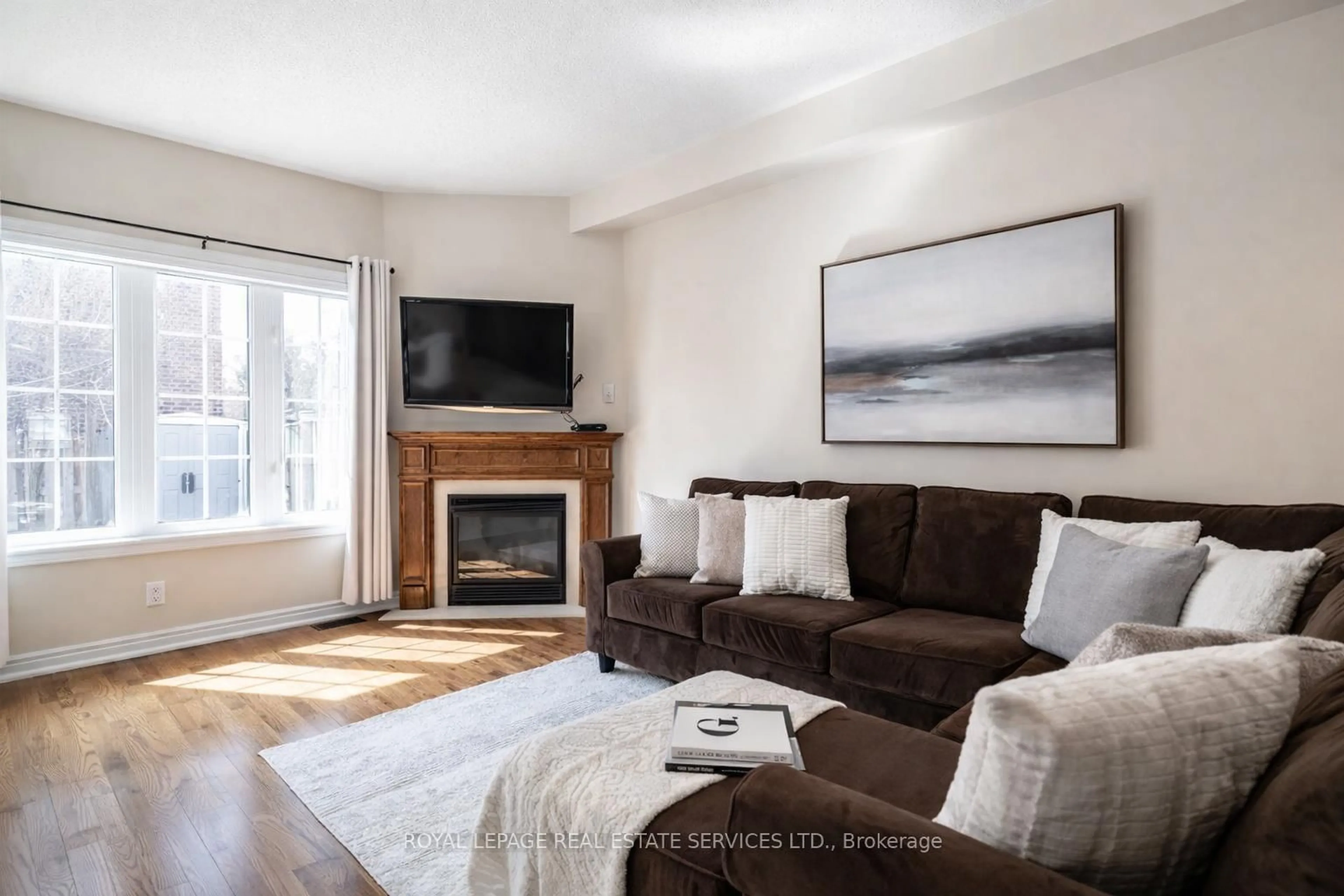 Living room with furniture, wood/laminate floor for 1333 Kestell Blvd, Oakville Ontario L6H 0C8