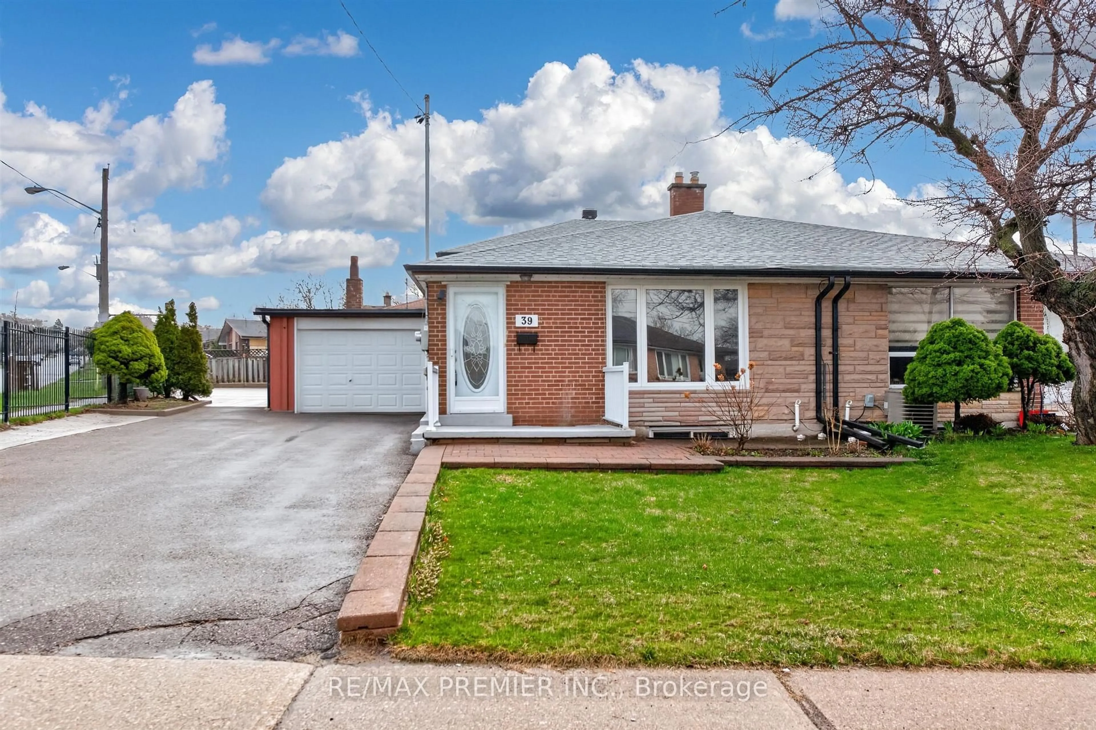 Home with brick exterior material, street for 39 Hucknall Rd, Toronto Ontario M3J 1V7