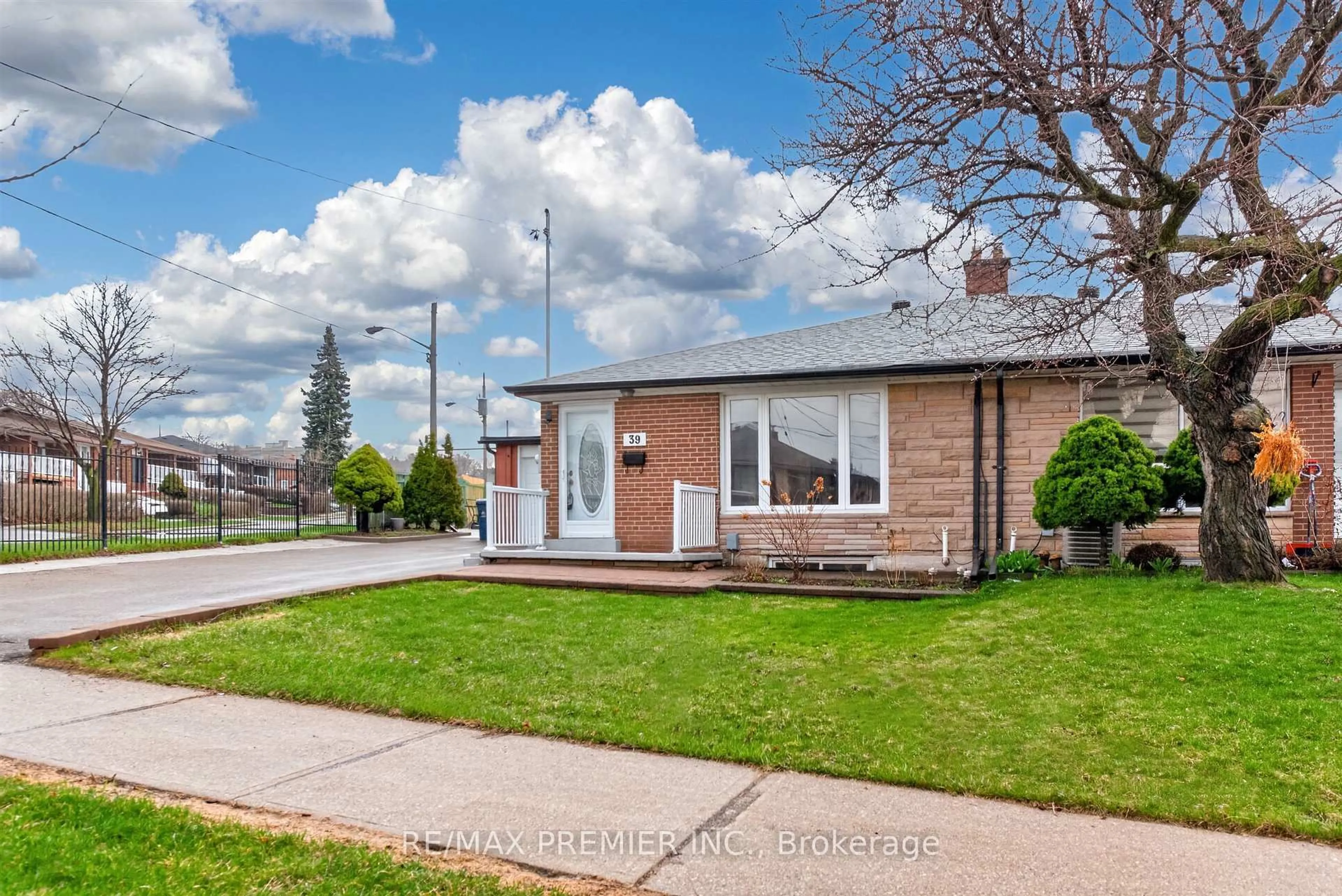 Unknown for 39 Hucknall Rd, Toronto Ontario M3J 1V7