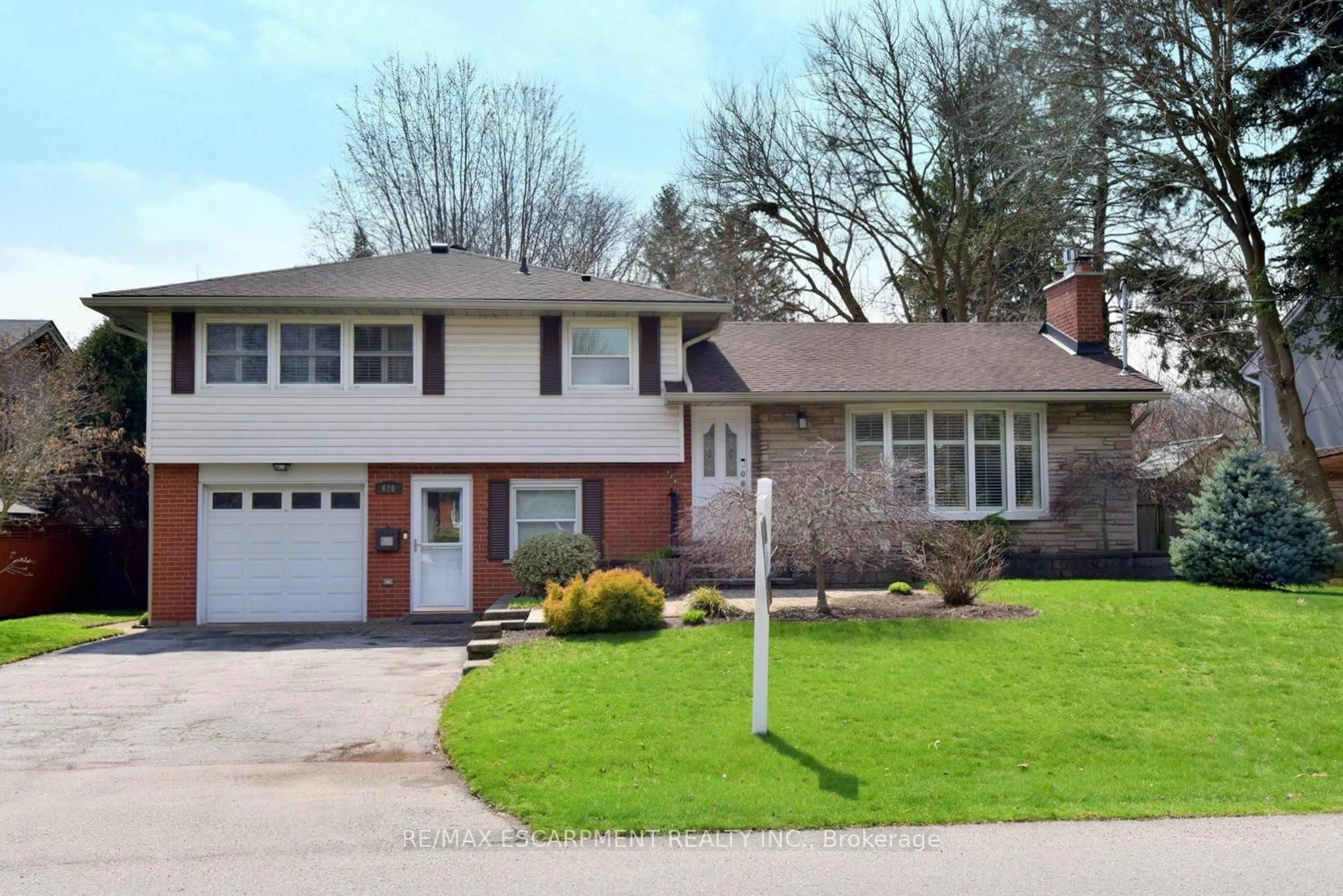 Home with brick exterior material, street for 626 Vanderburgh Dr, Burlington Ontario L7T 3W6