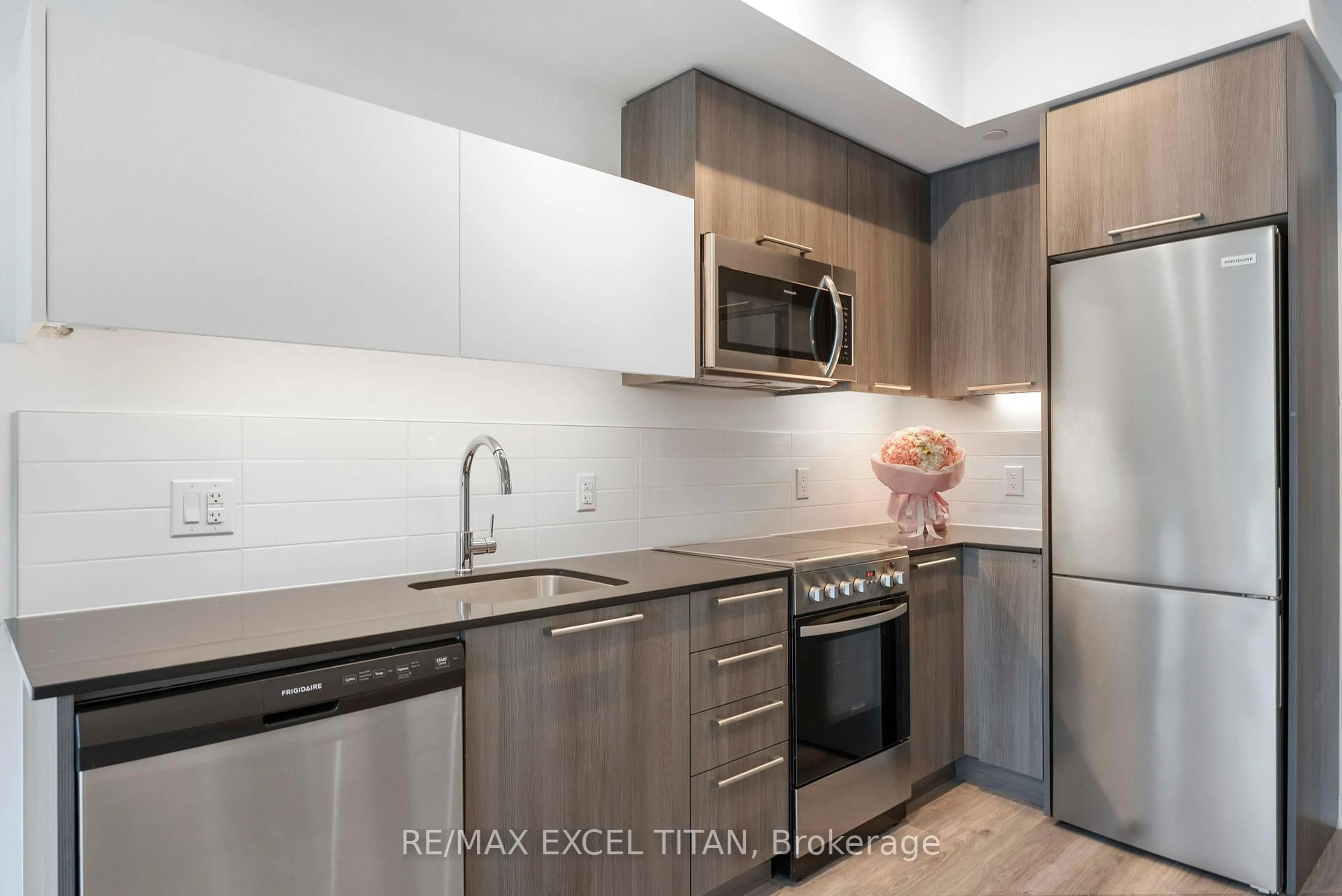 Standard kitchen, unknown for 25 Neighbourhood Lane #205, Toronto Ontario M8Y 0C4