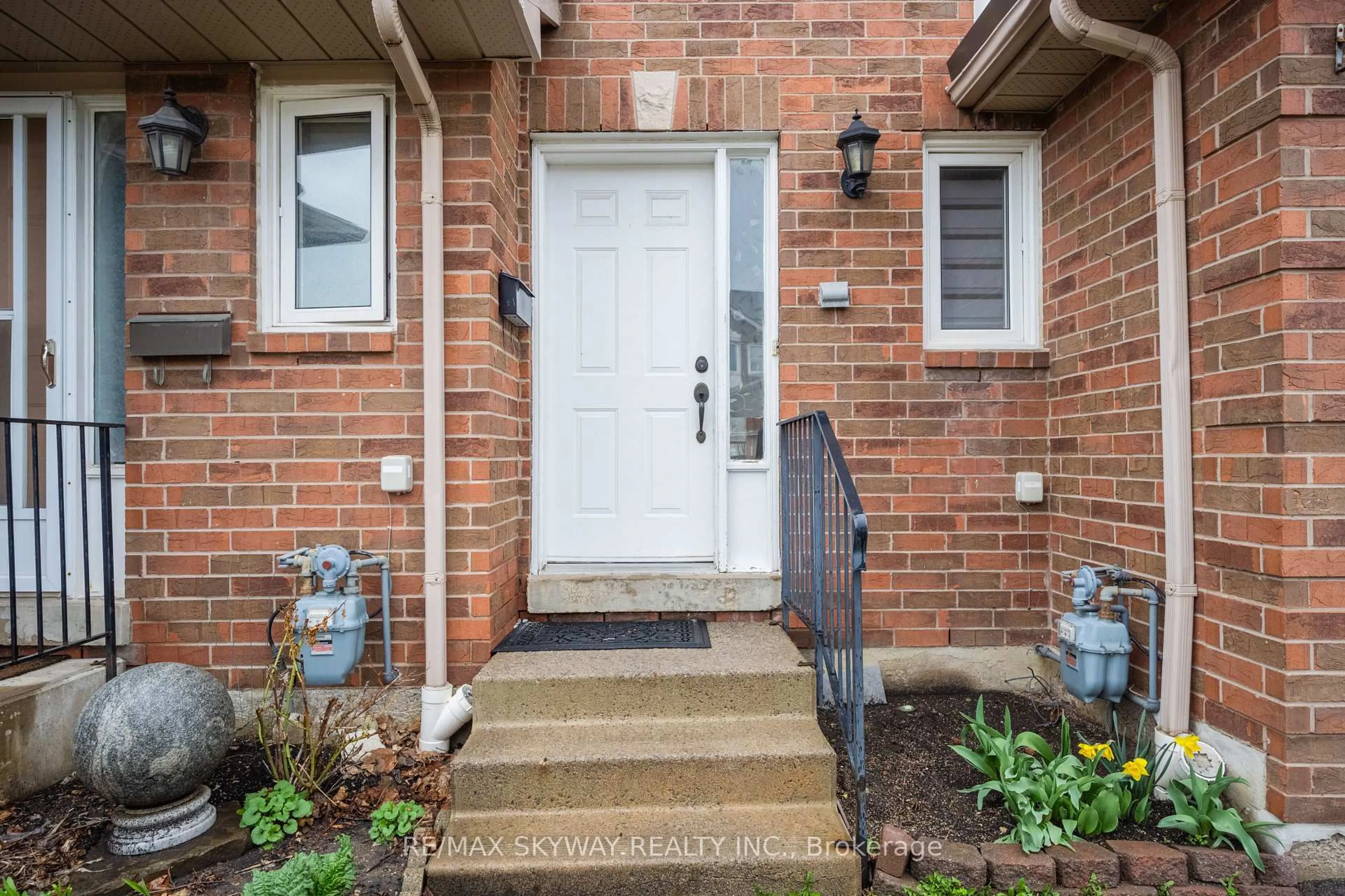Indoor entryway for 1485 Torrington Dr #44, Mississauga Ontario L5V 1Y3