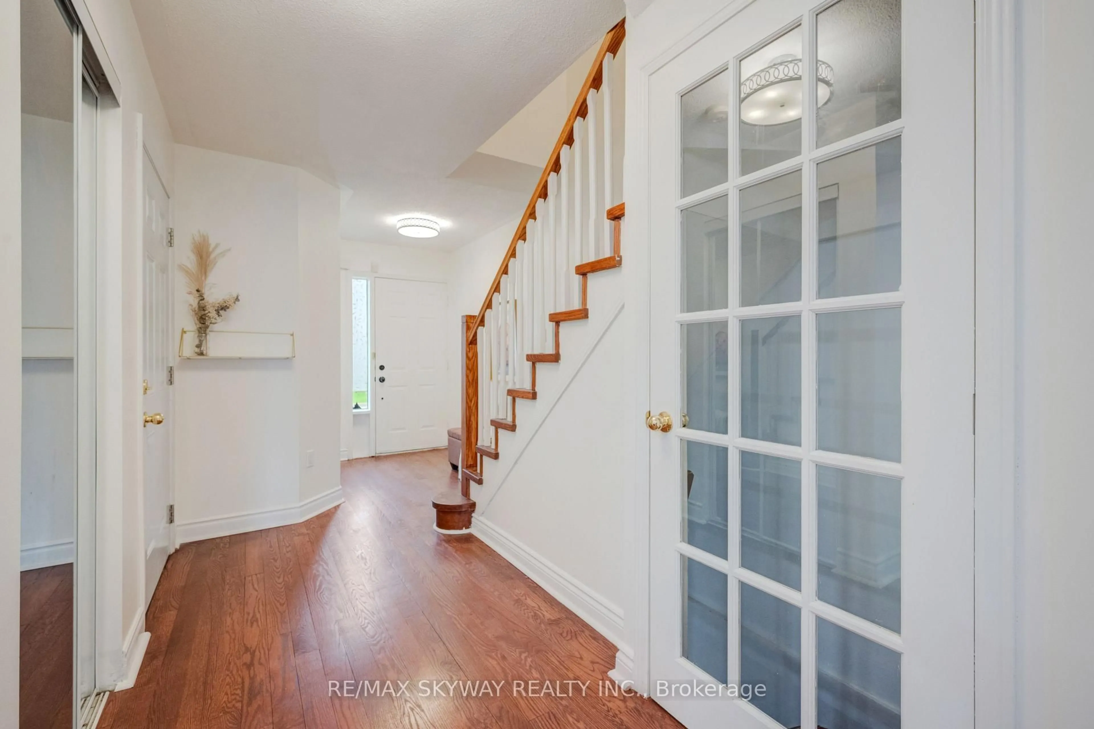 Indoor entryway for 1485 Torrington Dr #44, Mississauga Ontario L5V 1Y3