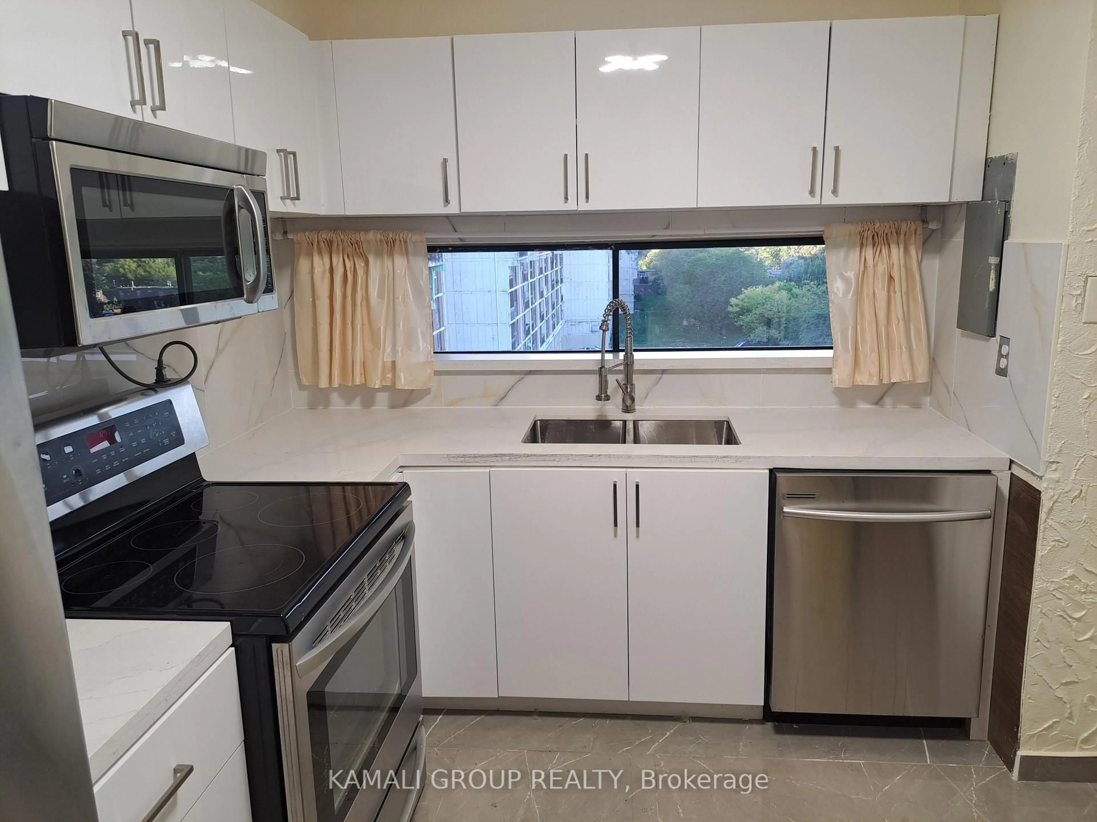 Standard kitchen, unknown for 4645 Jane St #727, Toronto Ontario M3N 2K9