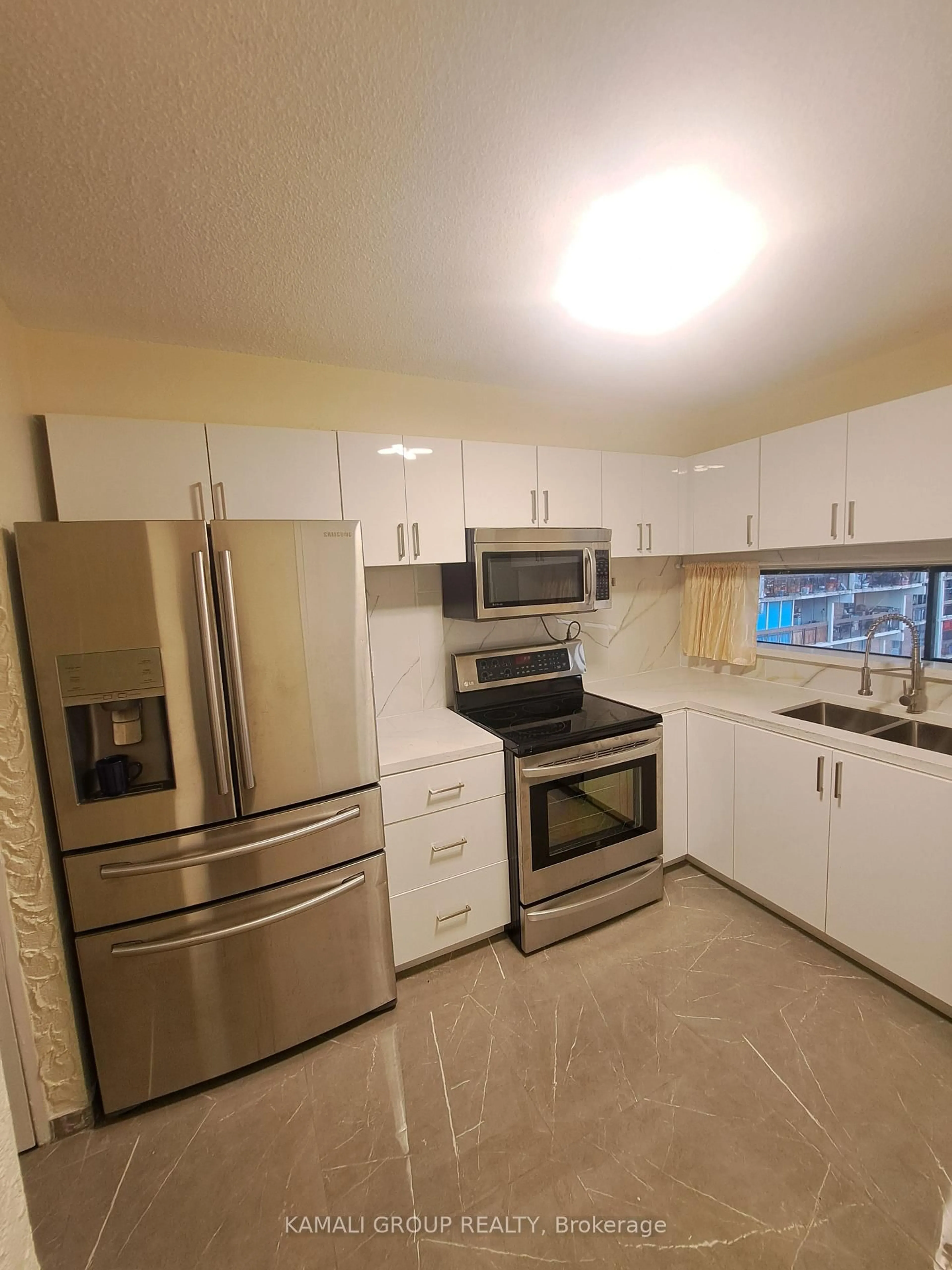 Standard kitchen, unknown for 4645 Jane St #727, Toronto Ontario M3N 2K9