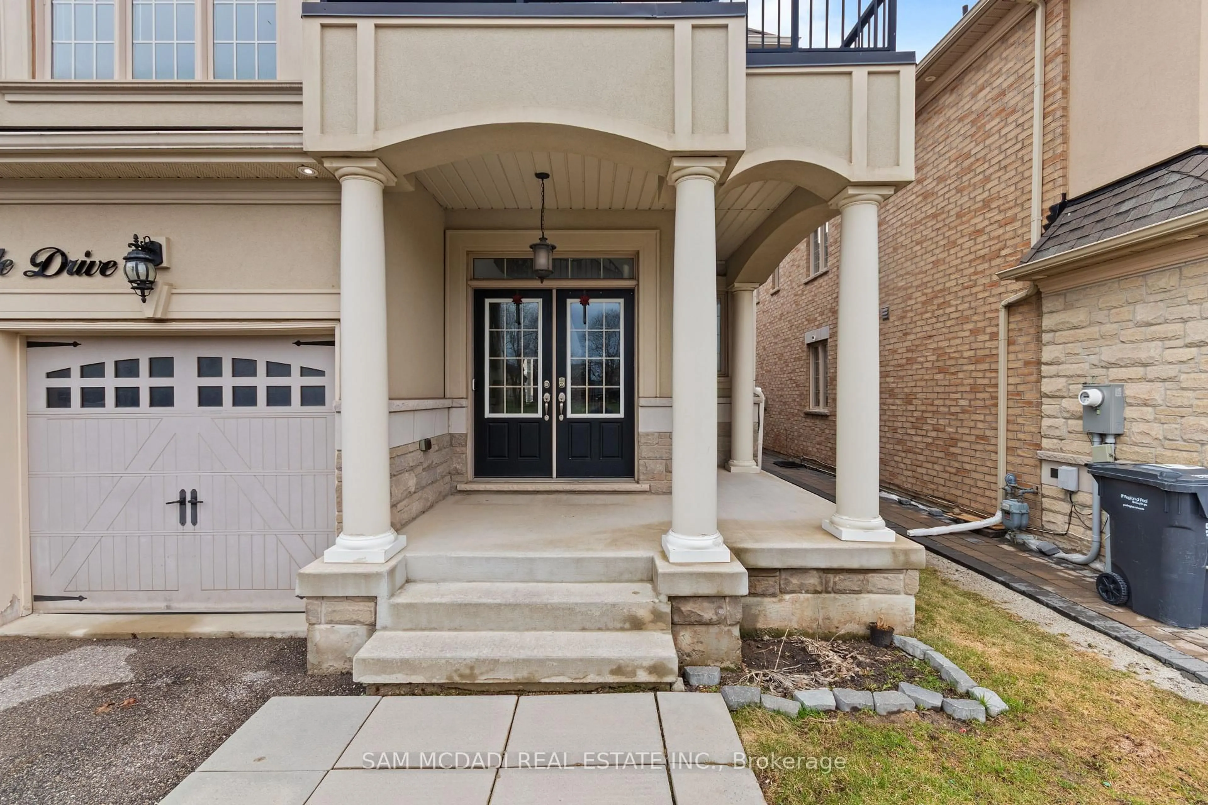 Indoor entryway for 53 Lorenville Dr, Brampton Ontario L6X 3A5